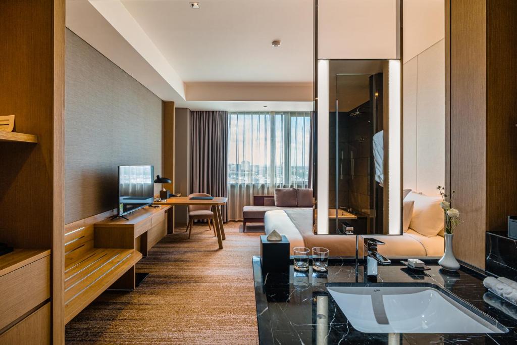 Double Premier King Bed