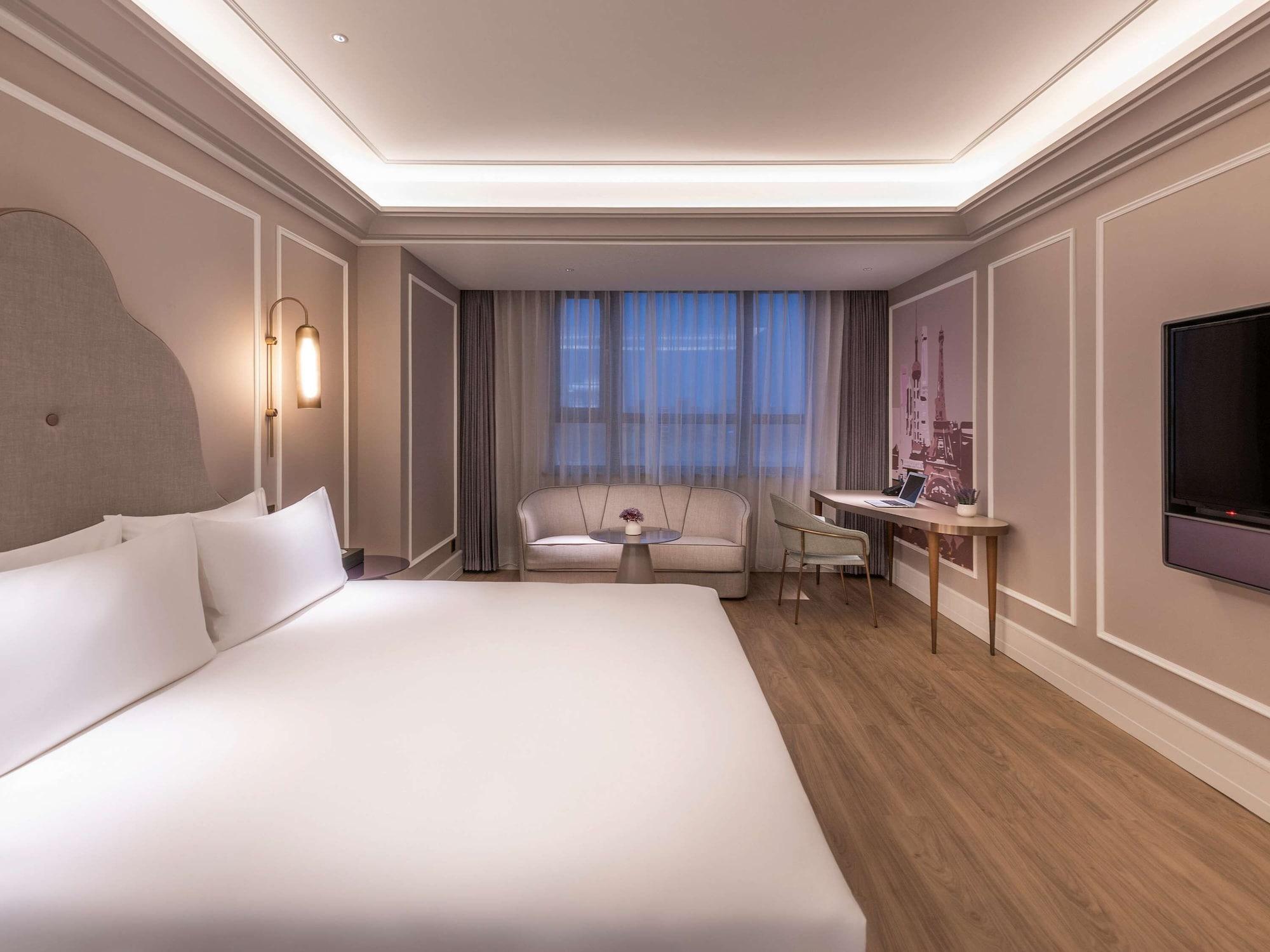 Double Deluxe King Bed