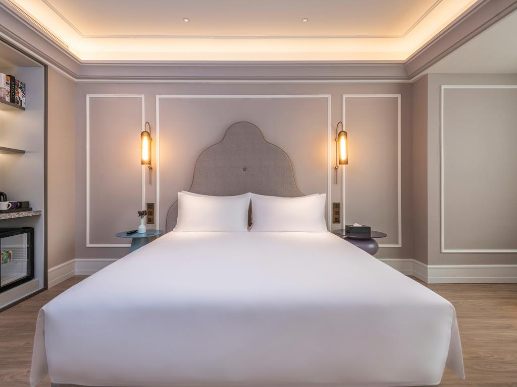 Double Deluxe King Bed