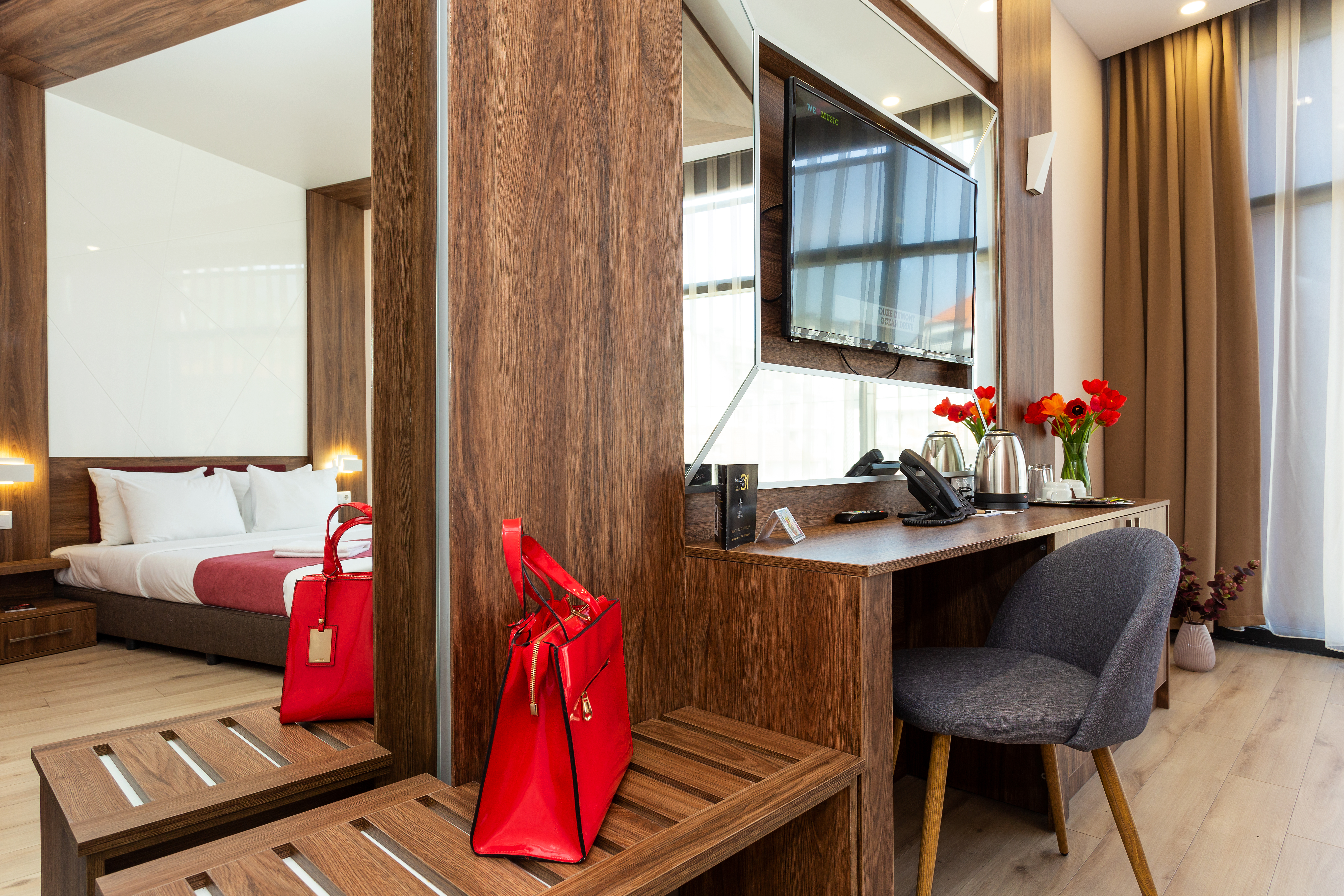 Double Business King Bed