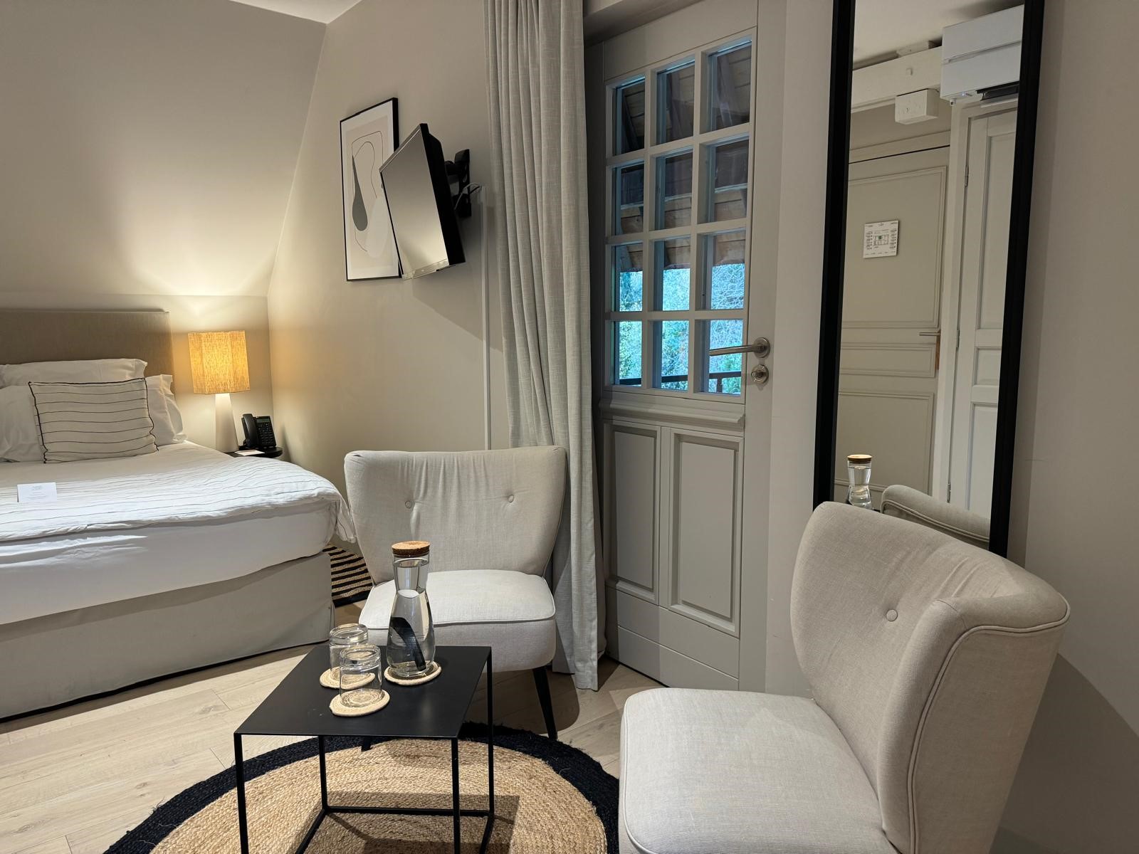 Double Classic Queen Bed