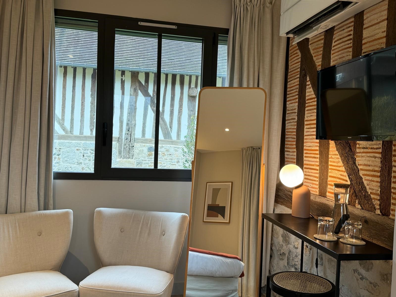 Double Classic Queen Bed