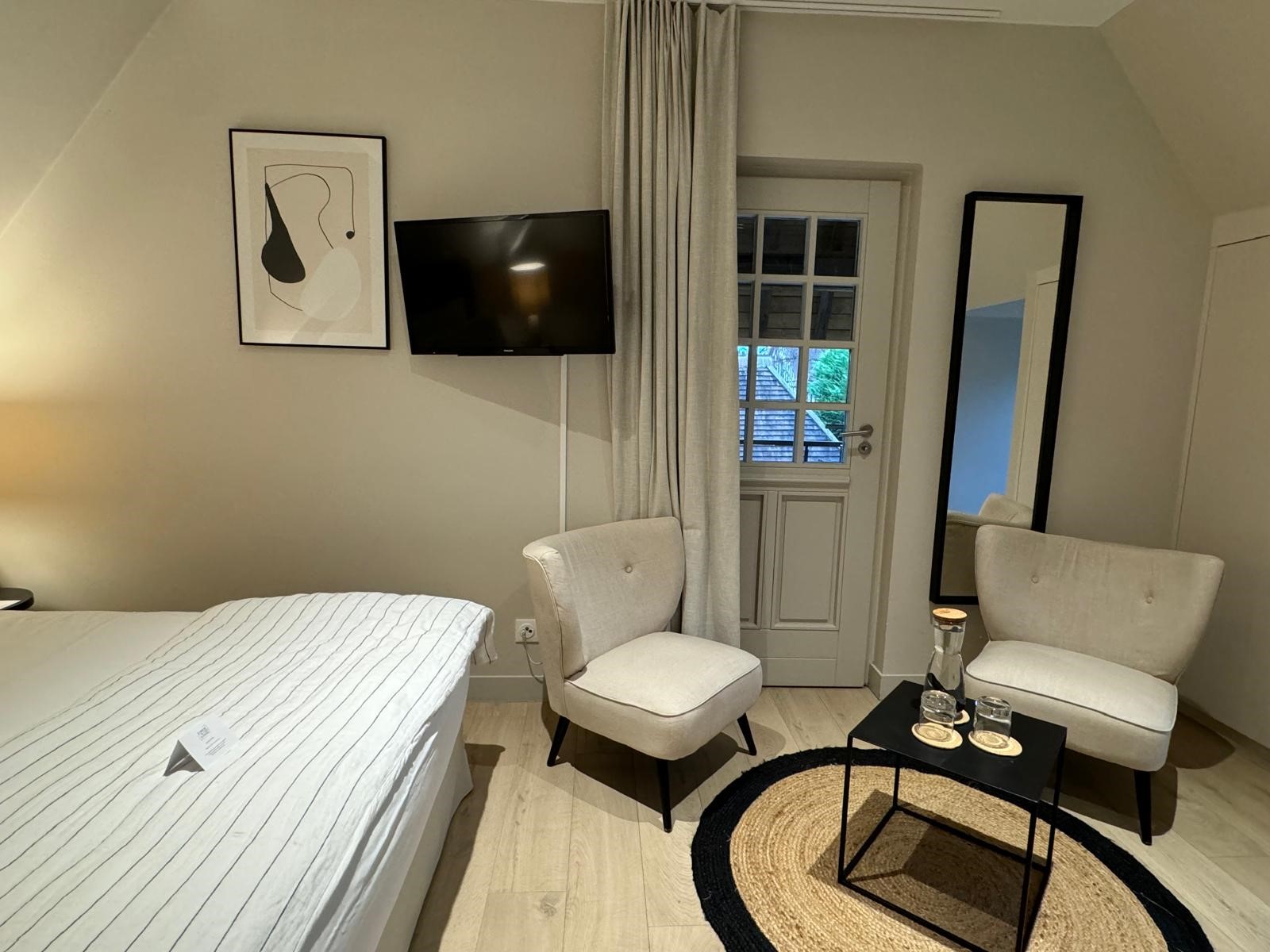 Double Classic Queen Bed