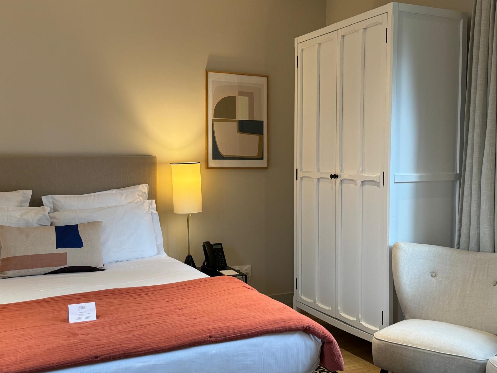 Double Classic Queen Bed