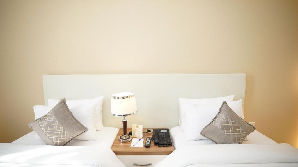 Double or Twin Deluxe King Bed