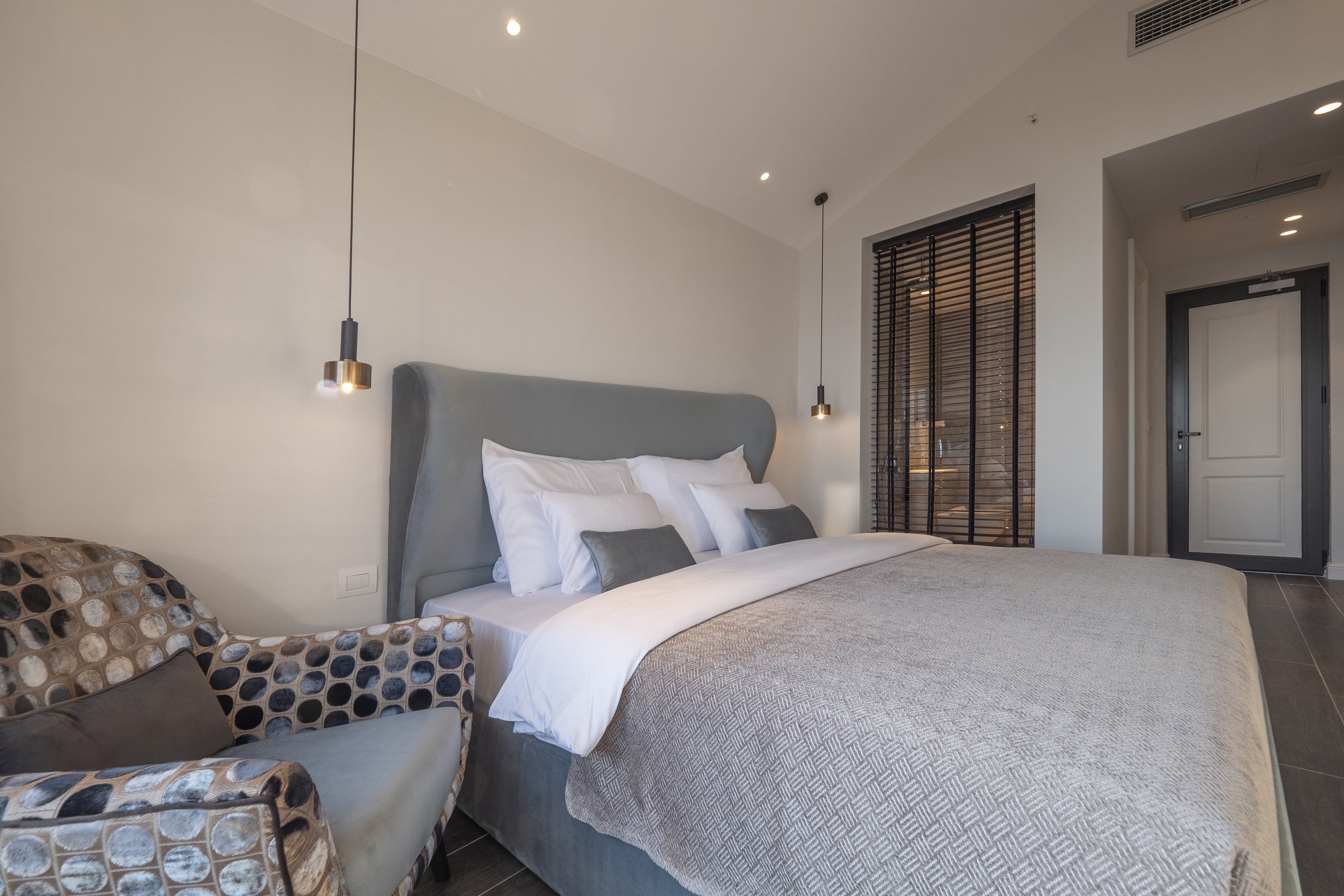 Room Connecting Room