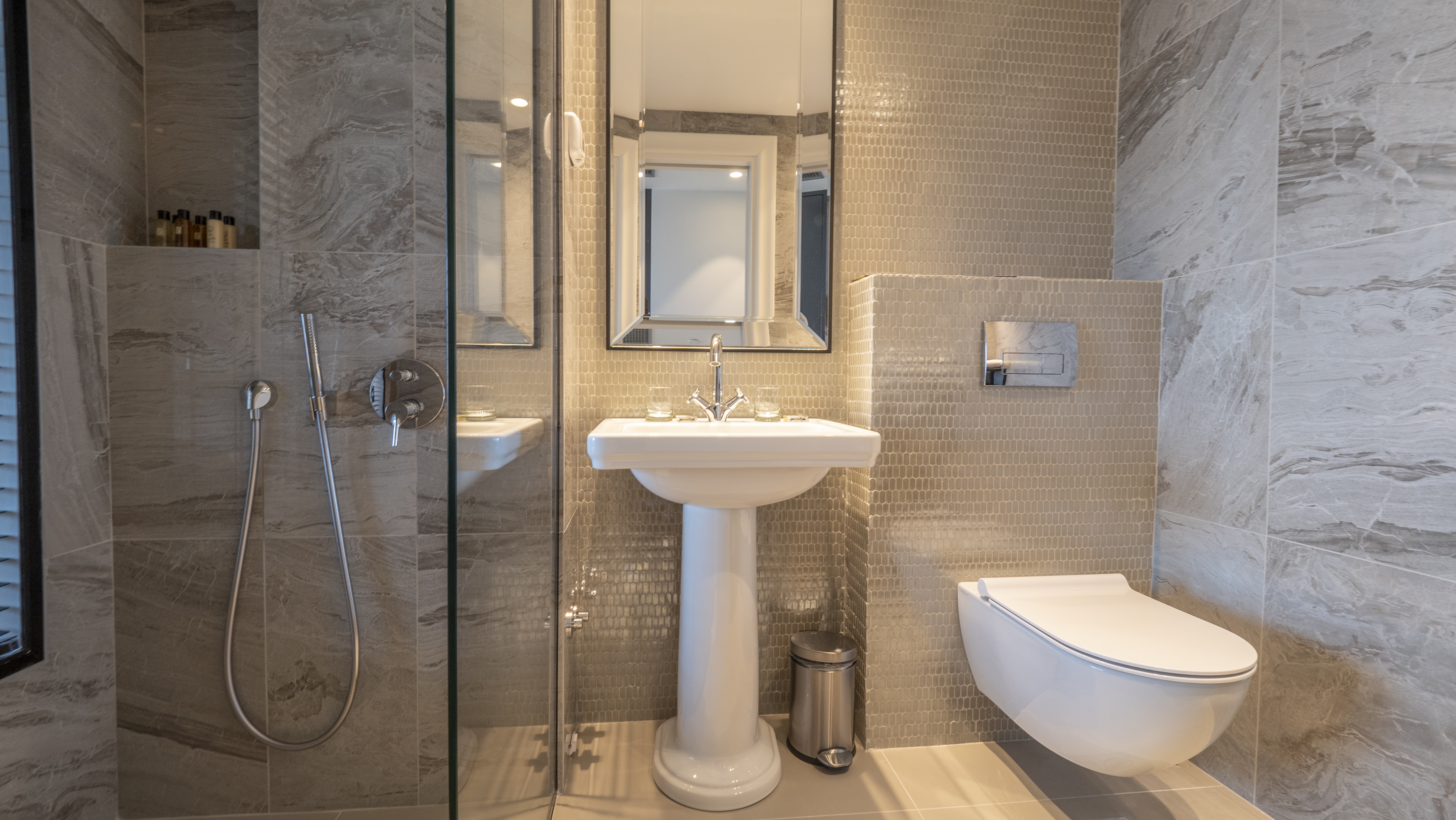 Room Connecting Room