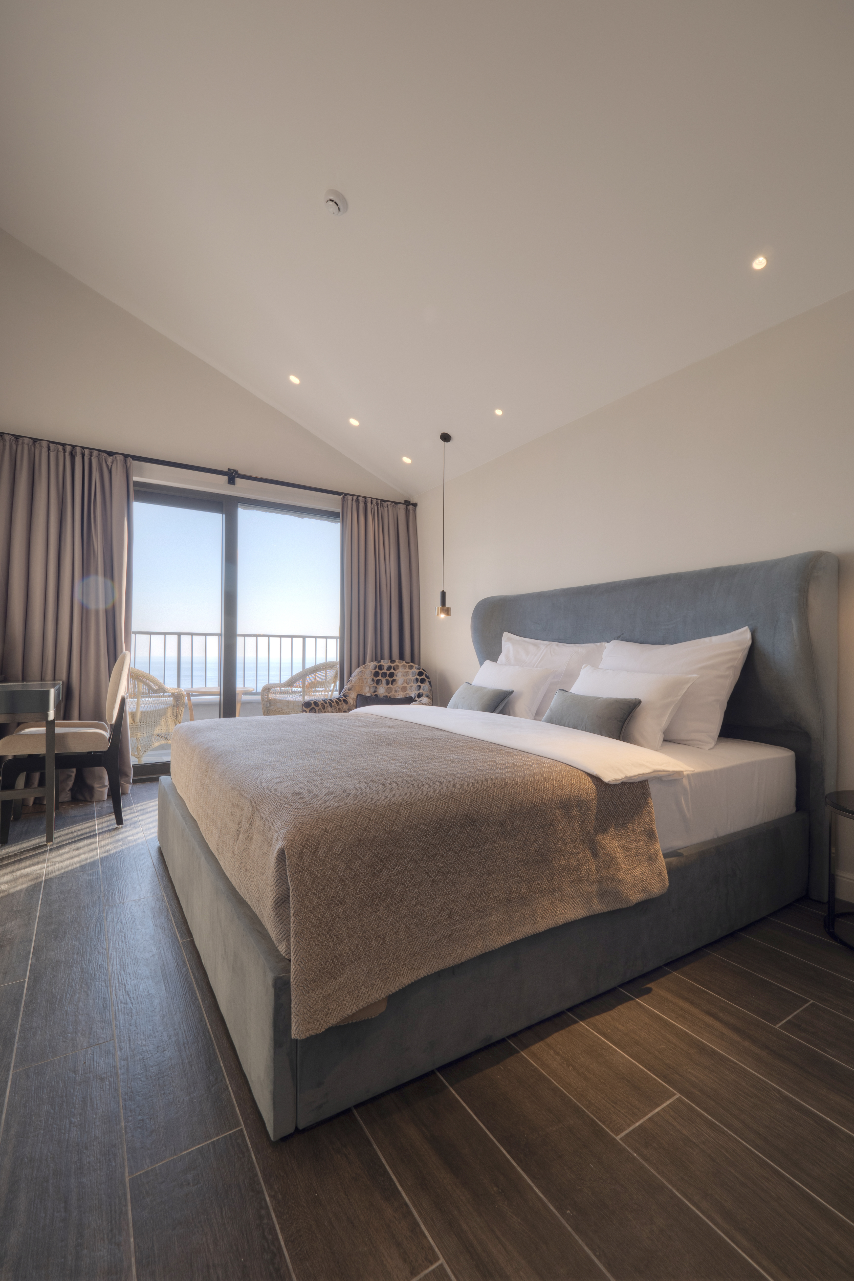 Room Connecting Room