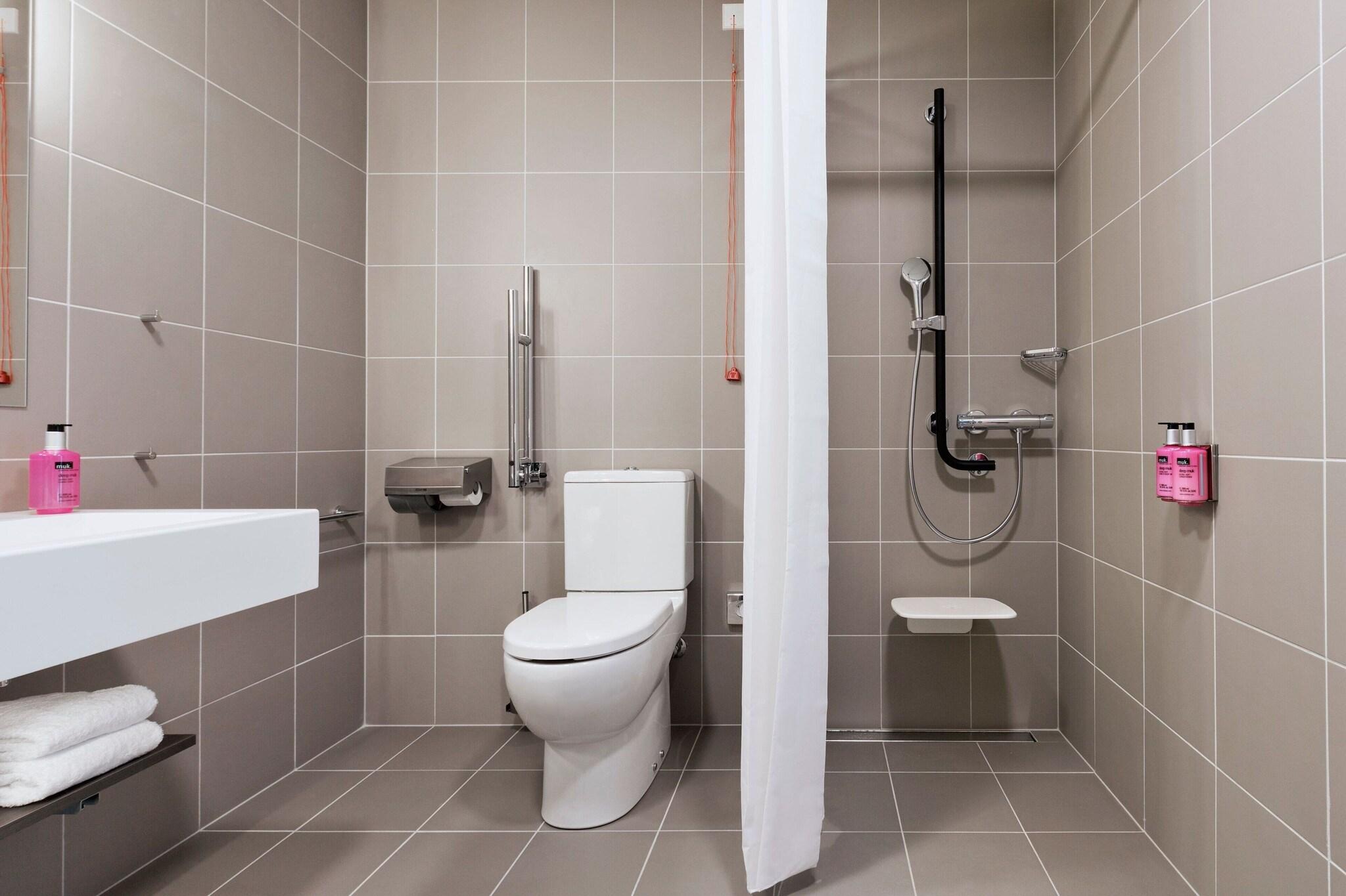 Double City View Queen Bed