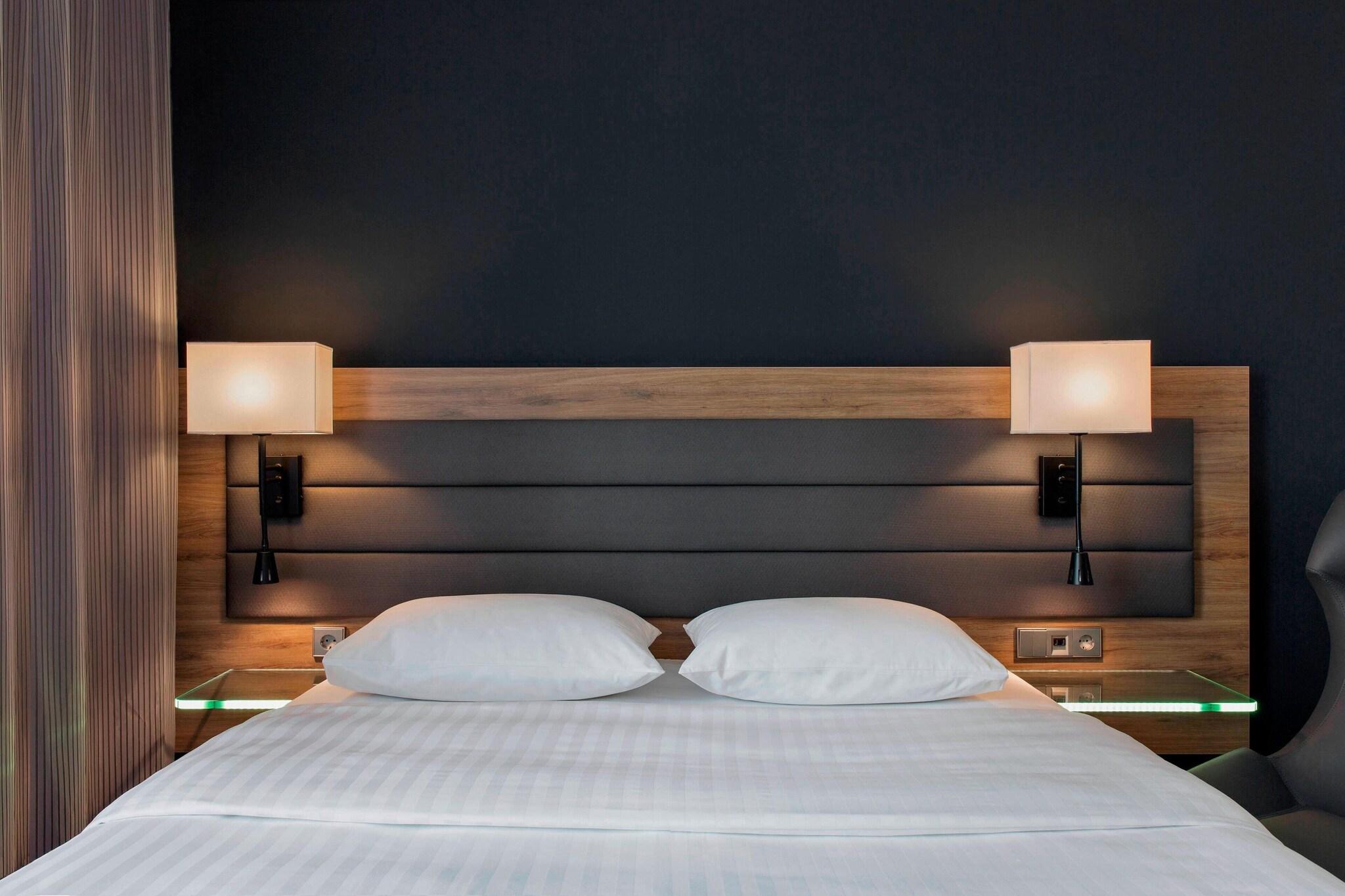 Double City View Queen Bed