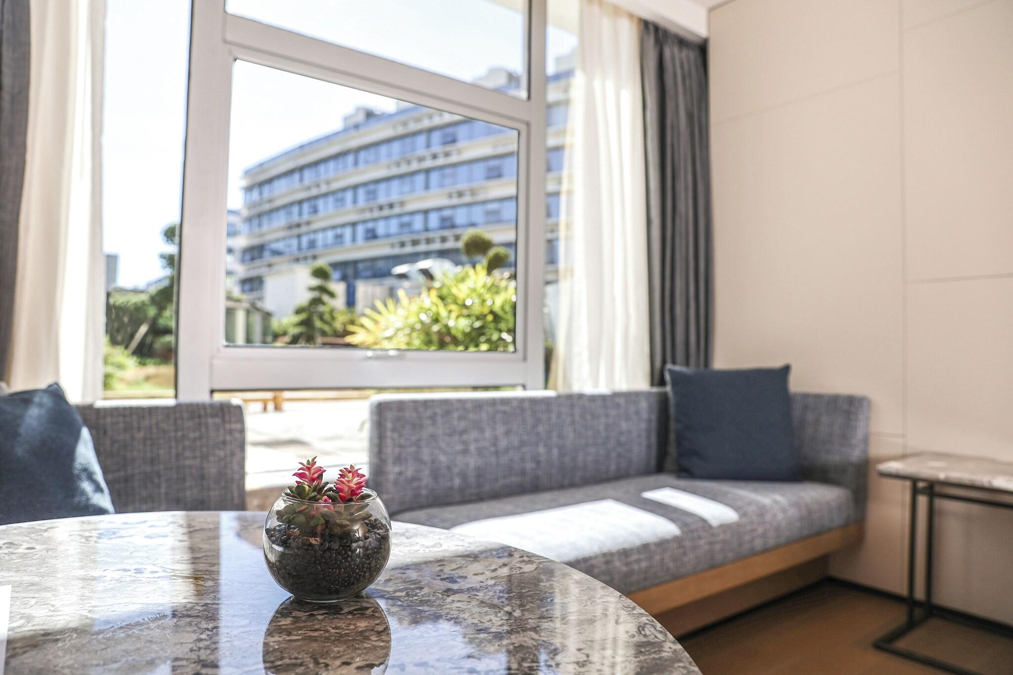 Double Garden View King Bed