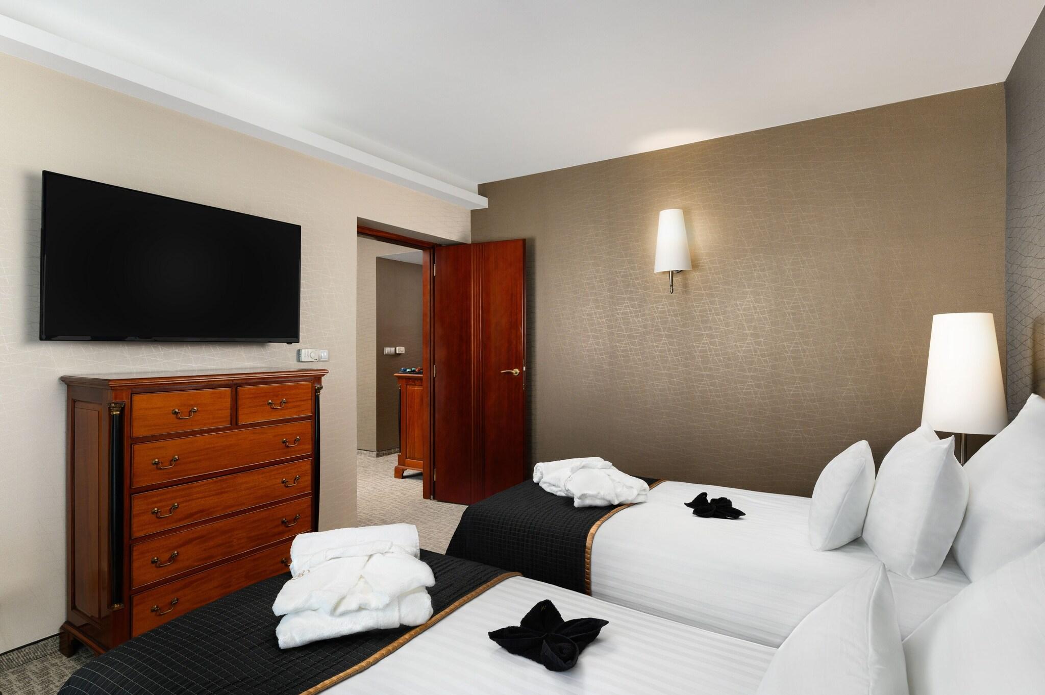 Double Deluxe King Bed