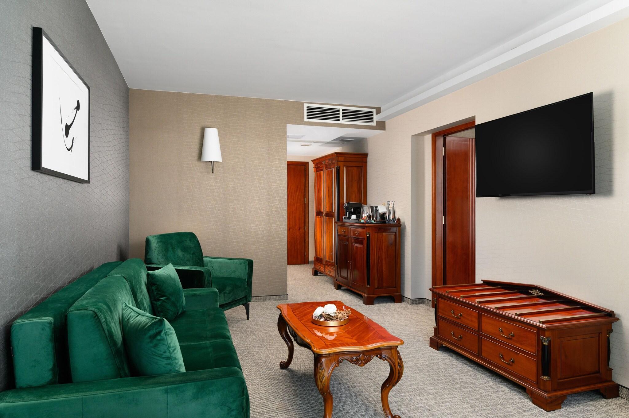 Double Deluxe King Bed