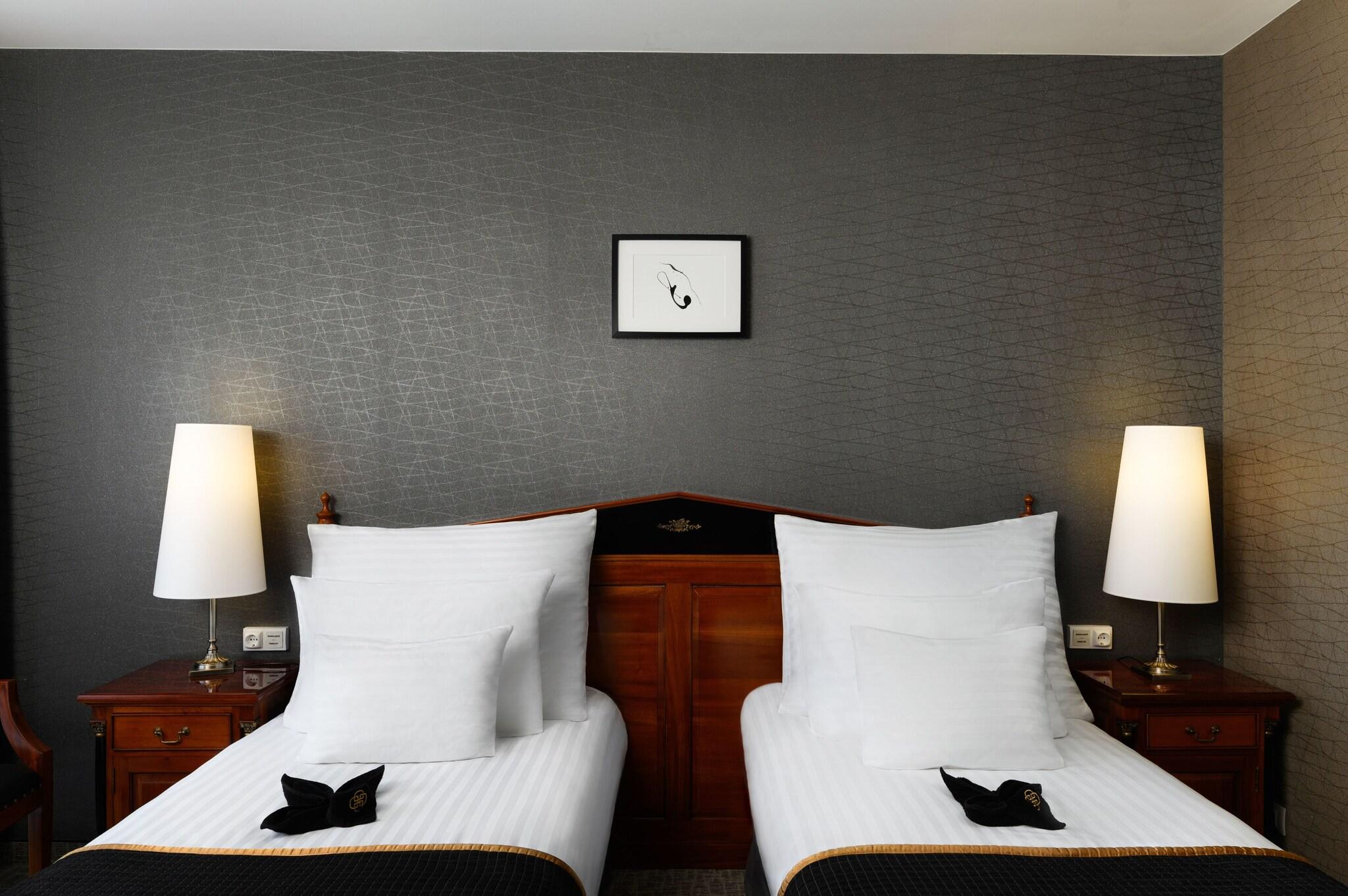 Double Deluxe King Bed