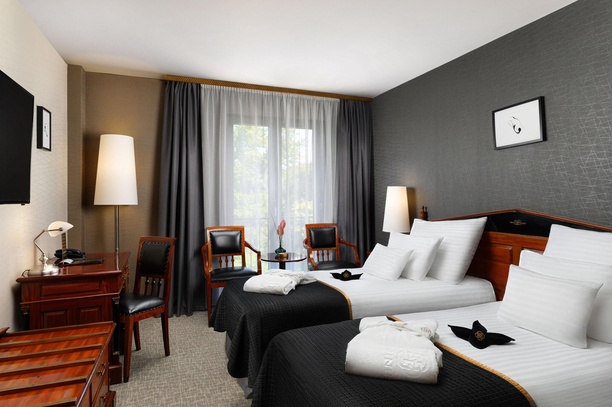 Double Deluxe King Bed