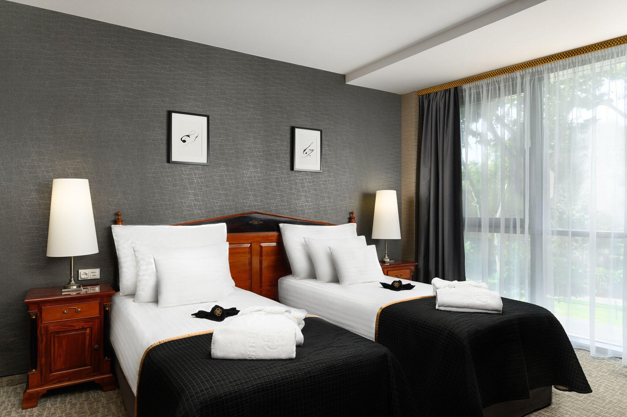 Double Superior King Bed