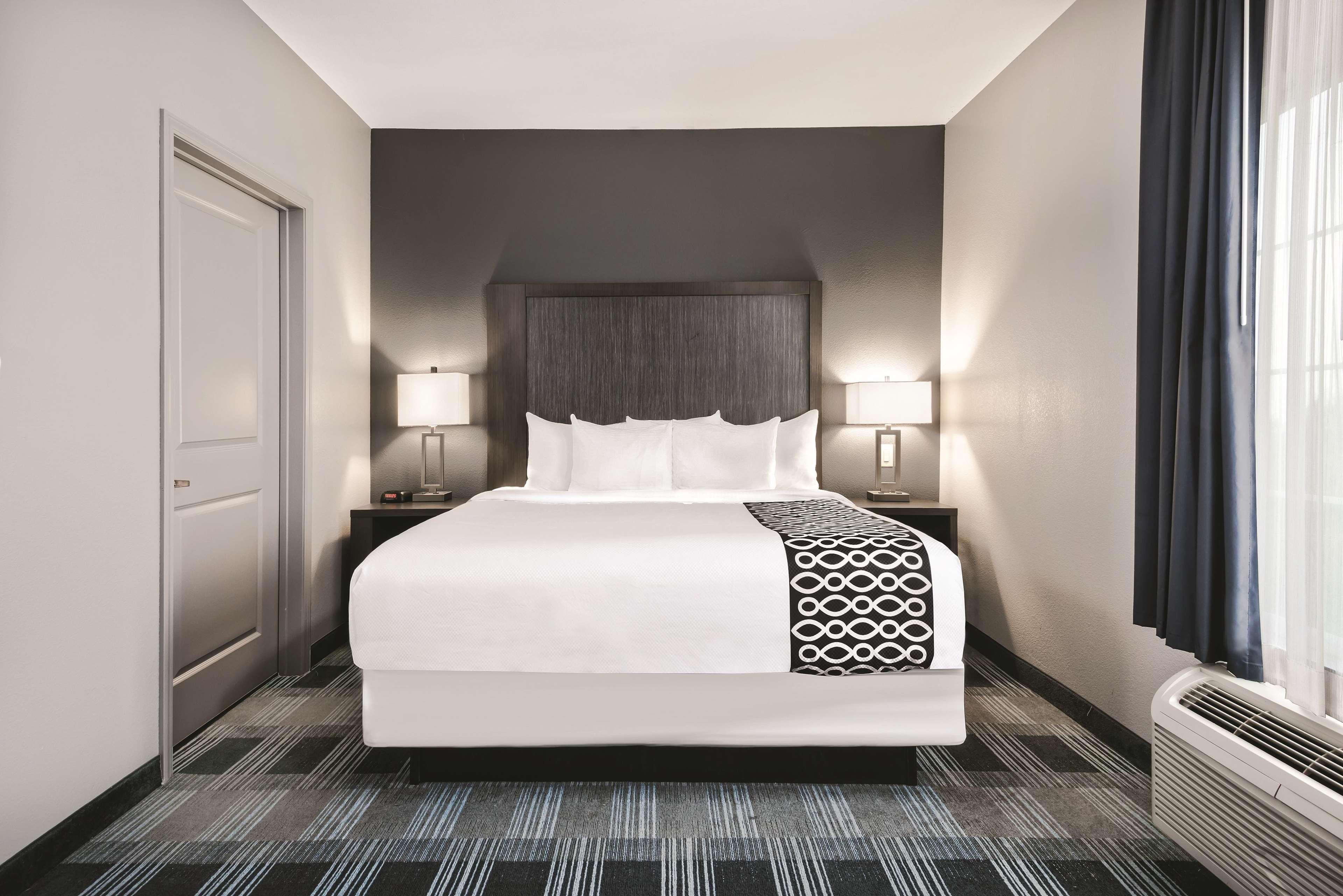 Suite Deluxe King Bed