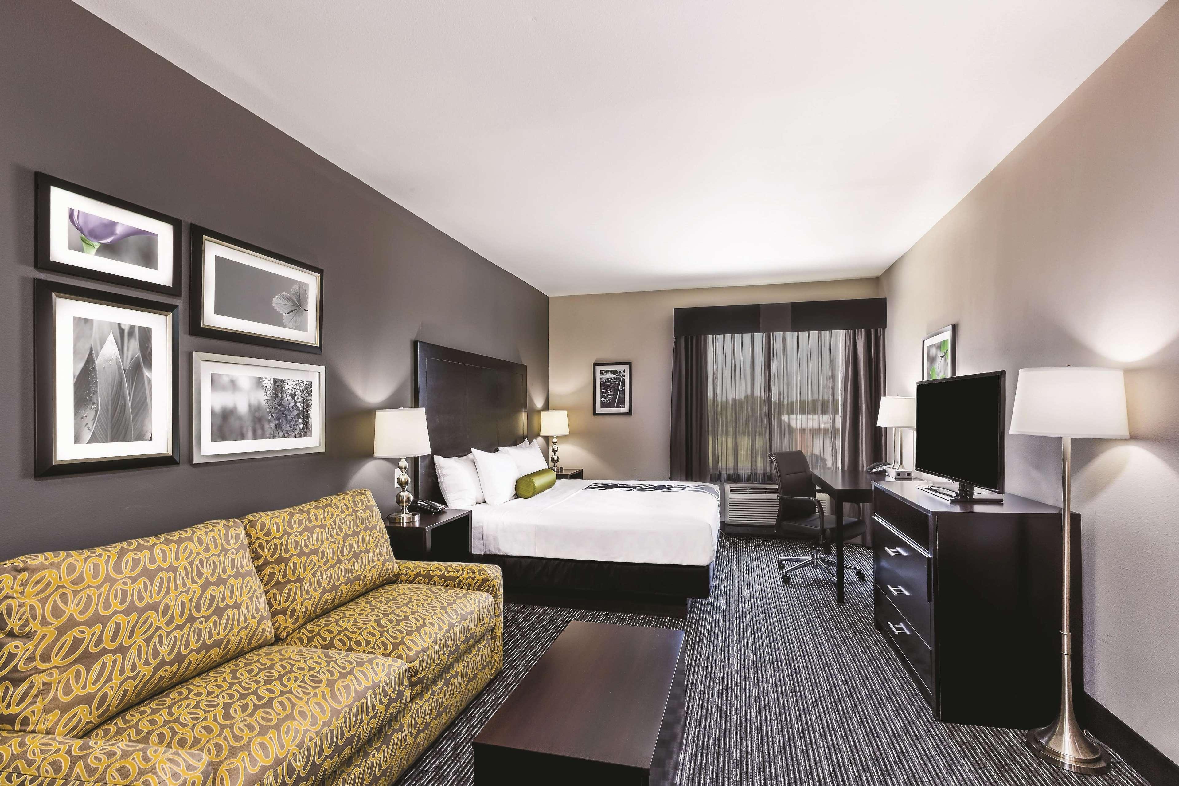 Suite Deluxe King Bed