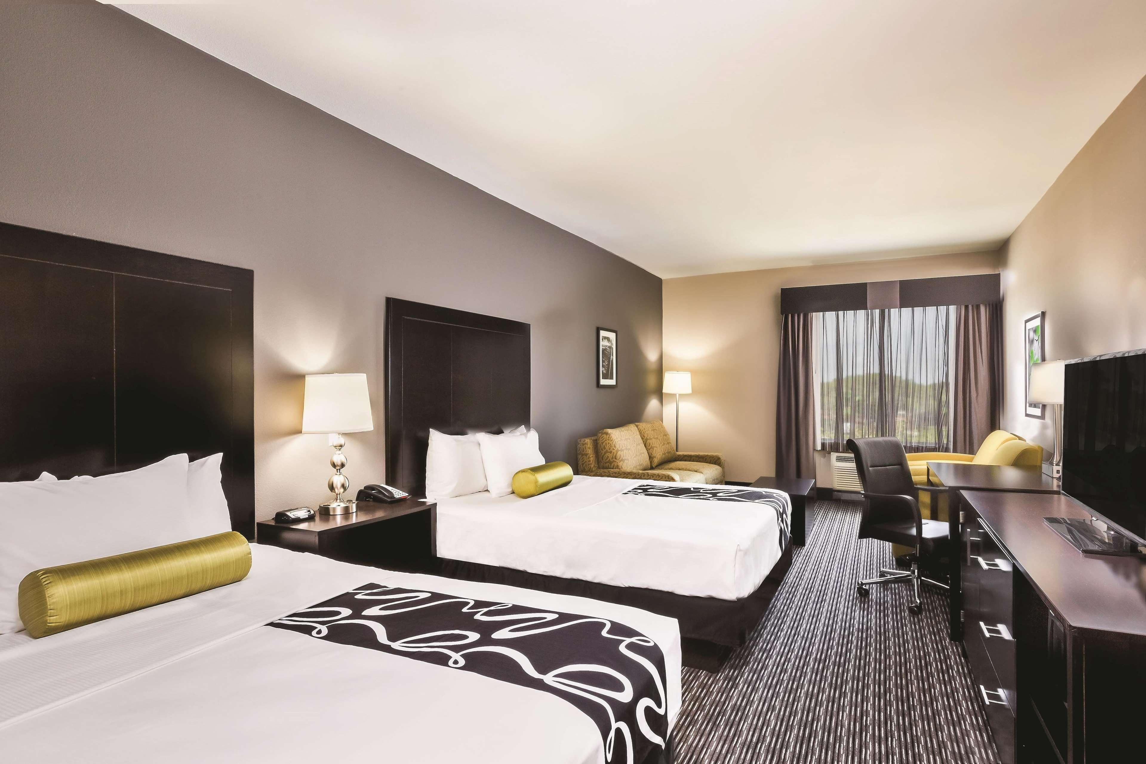 Room Deluxe Two Queen Beds