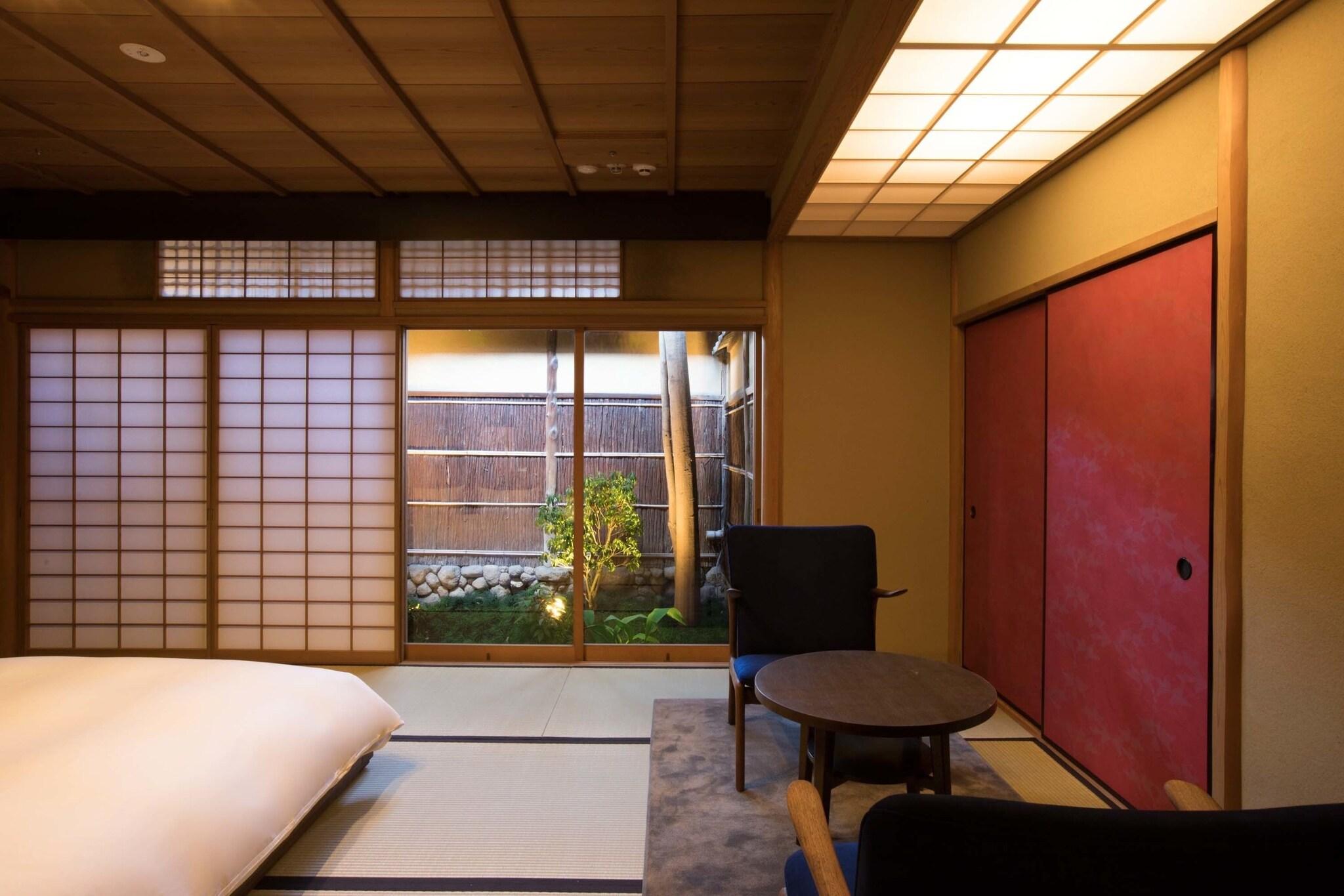 Double Deluxe Queen Bed