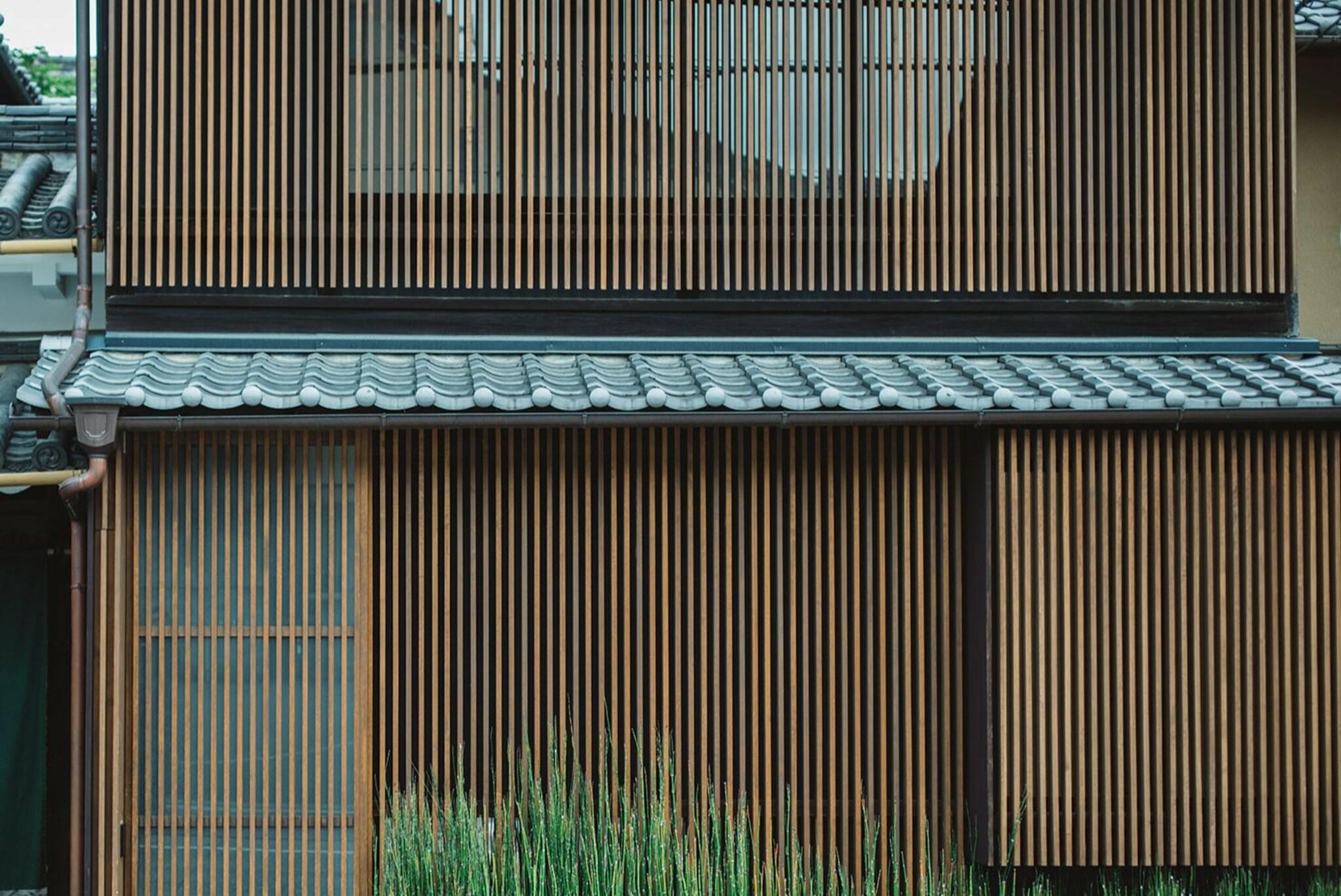 House Superior Queen Bed