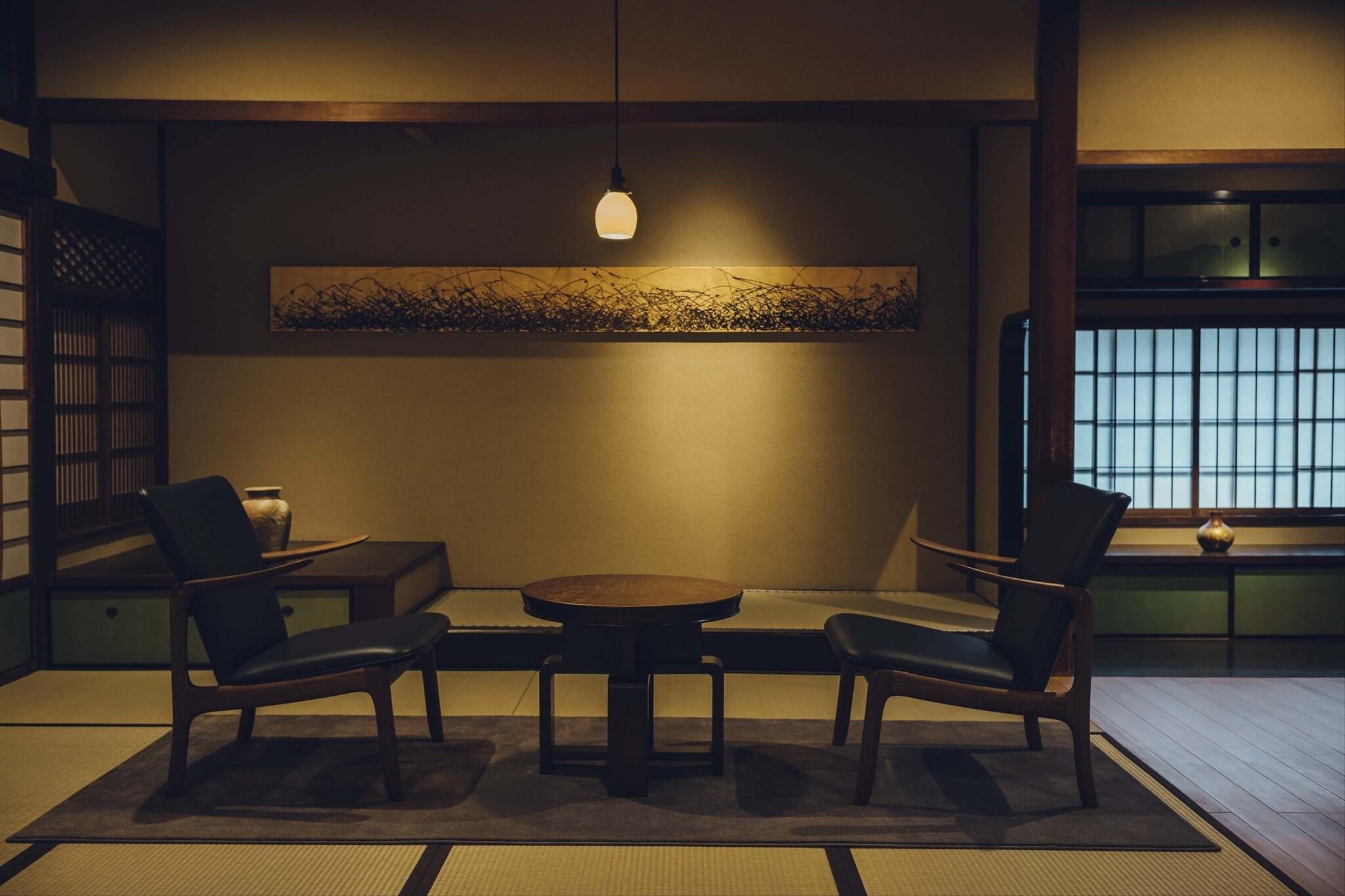 Twin Deluxe Two Beds