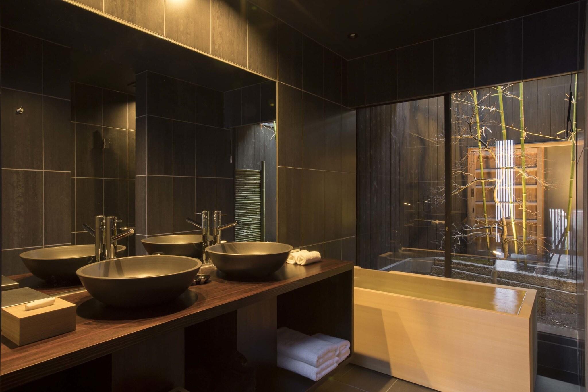 House Superior Queen Bed