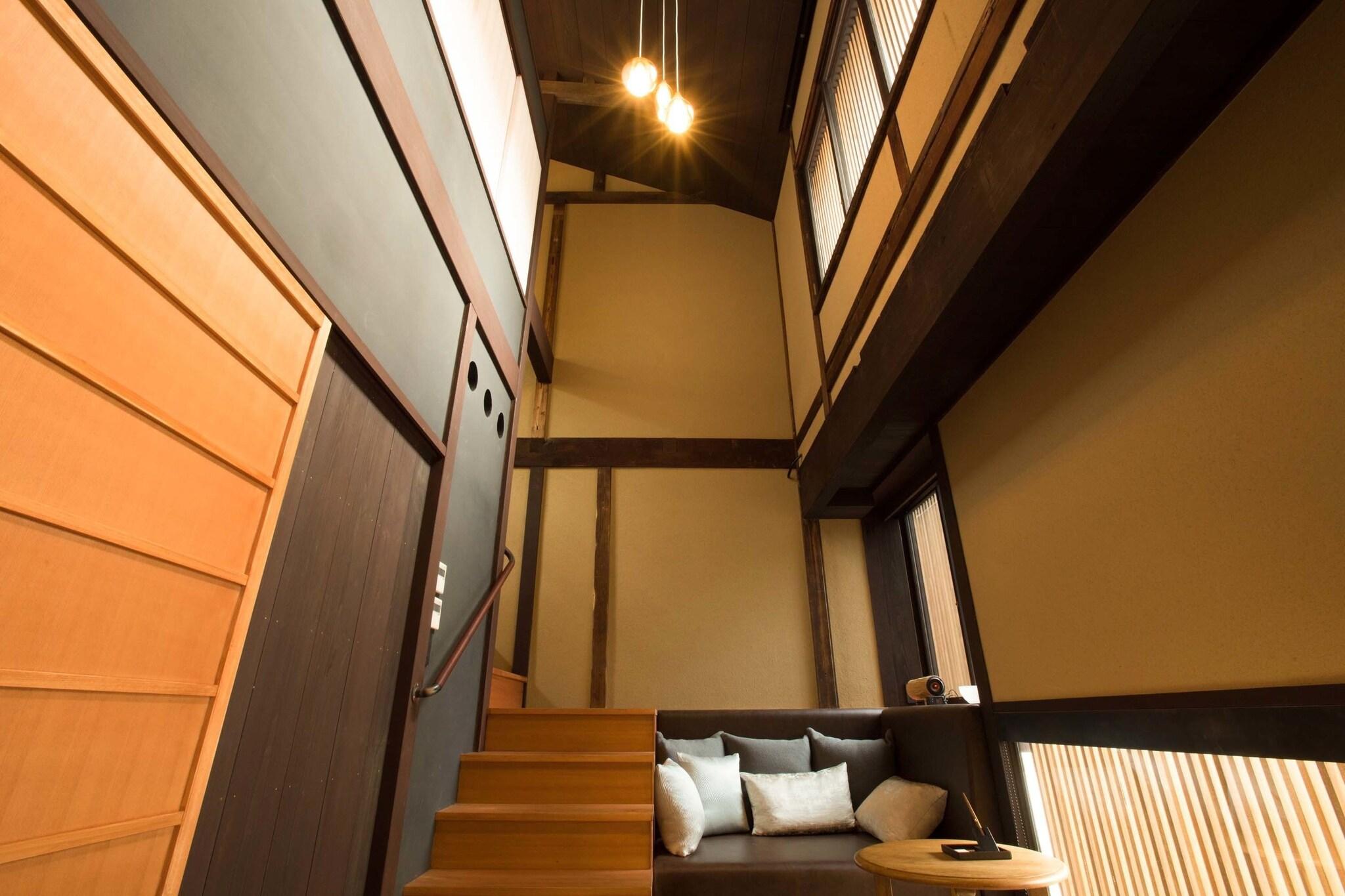 House Superior Queen Bed