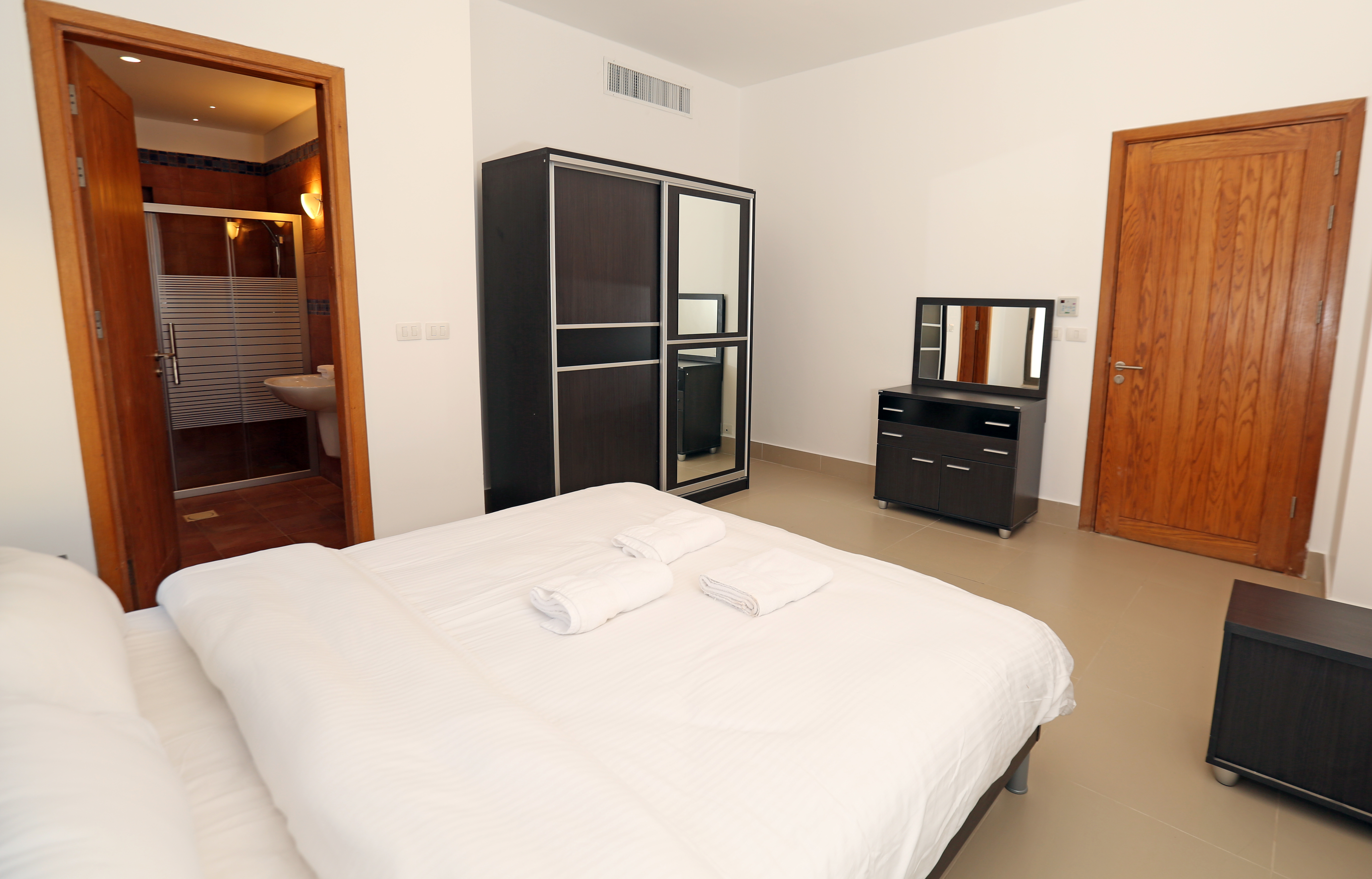 Villa Three Bedrooms with More Than Three Bathrooms