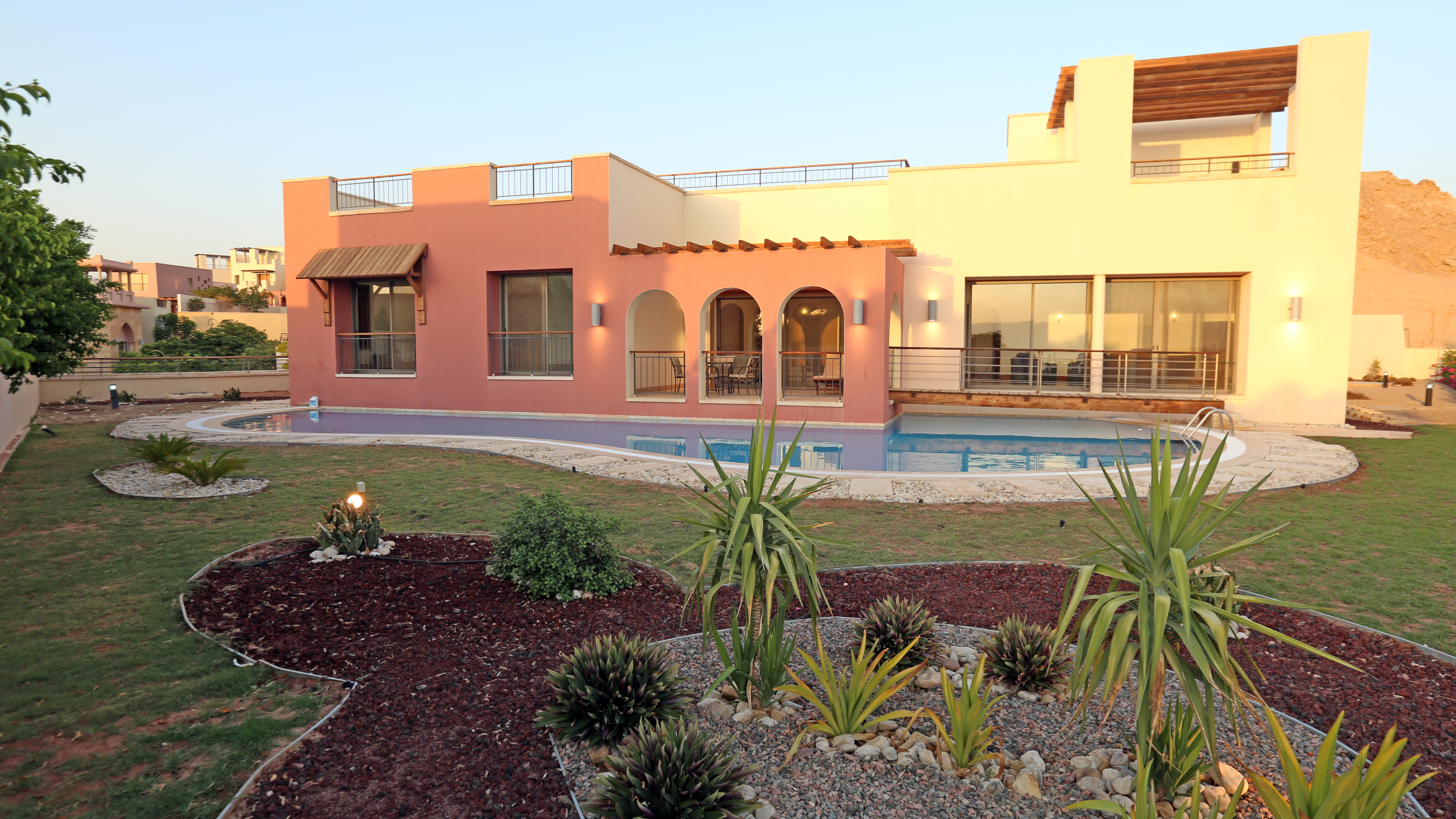 Villa Three Bedrooms with More Than Three Bathrooms