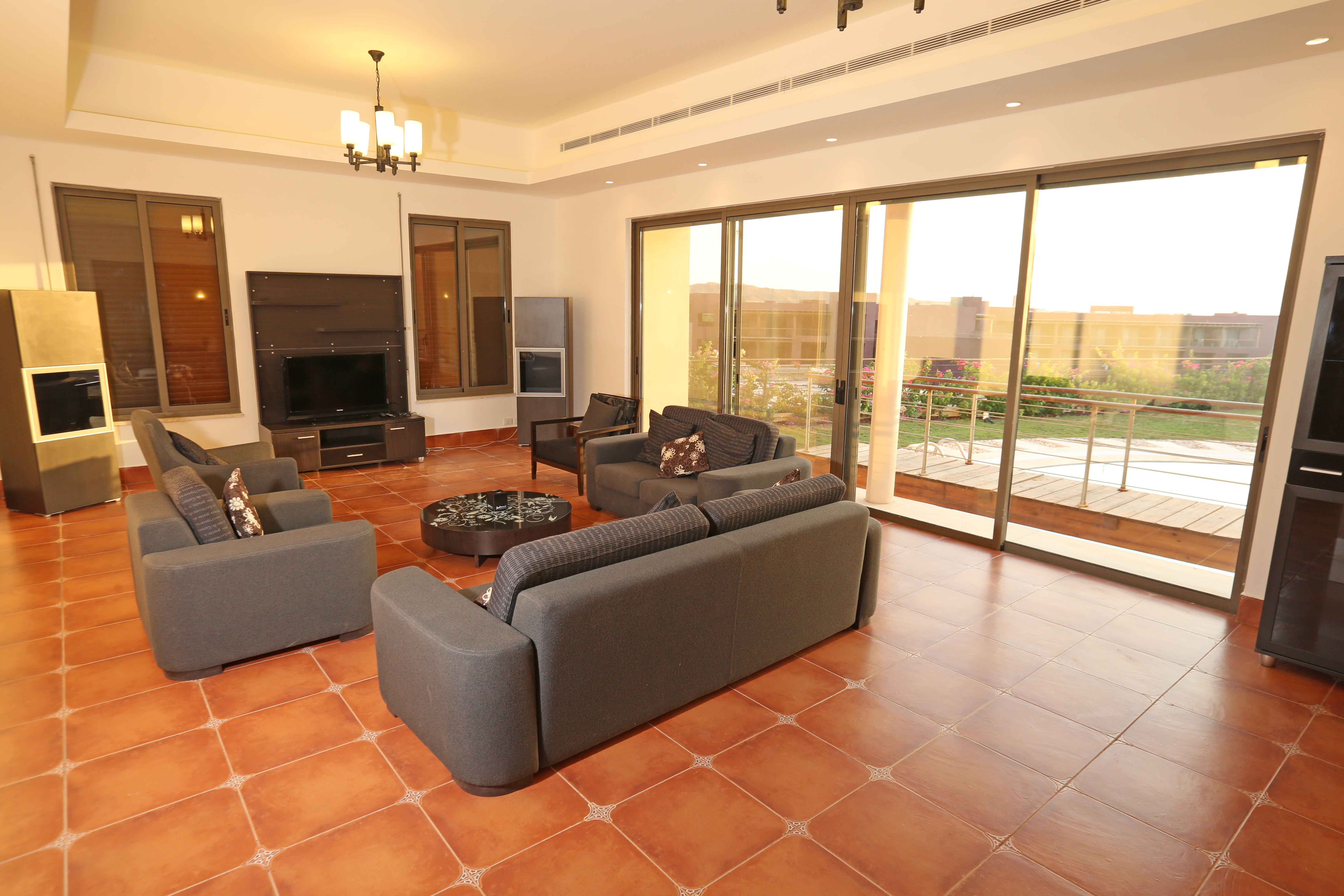 Villa Three Bedrooms with More Than Three Bathrooms