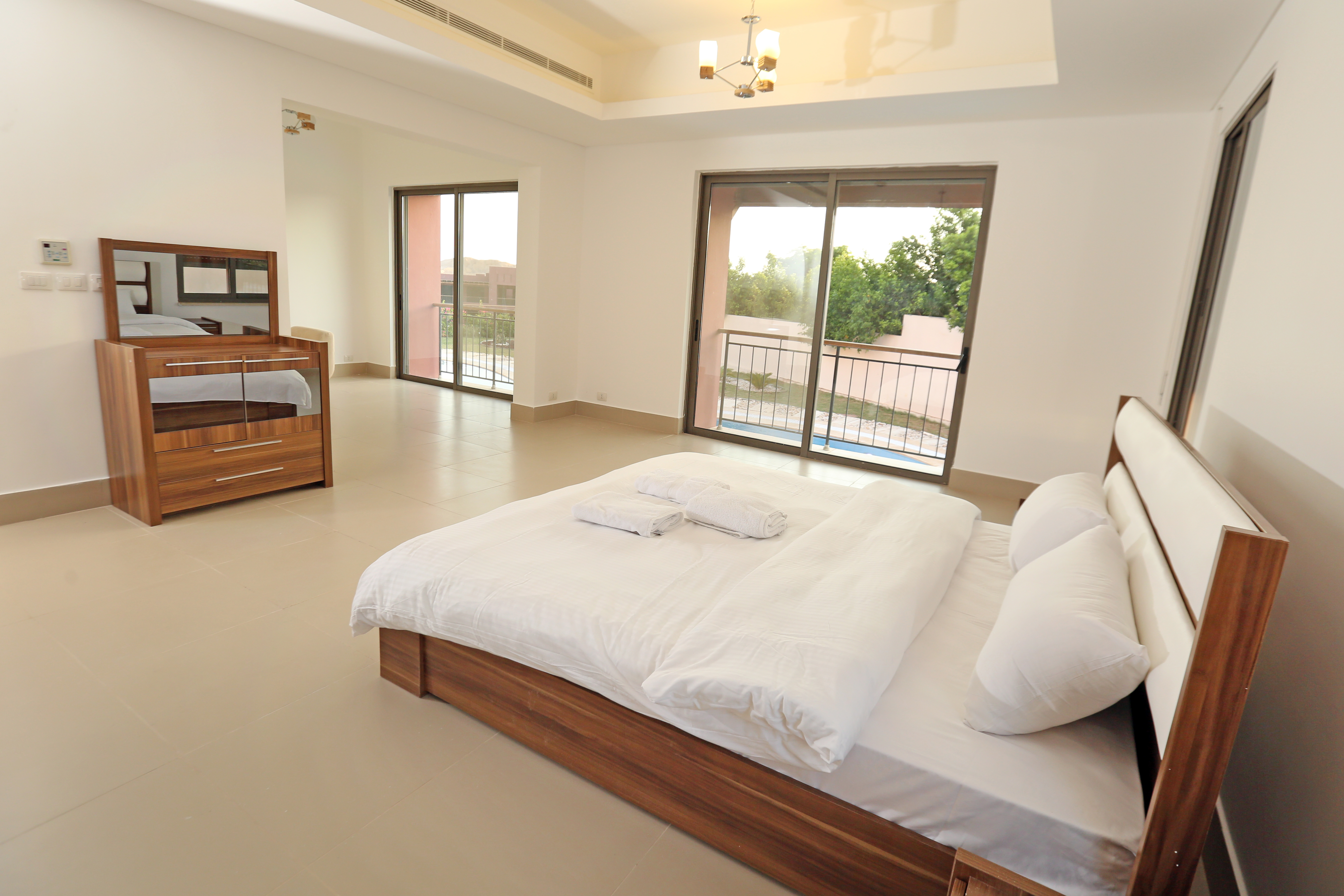 Villa Three Bedrooms with More Than Three Bathrooms