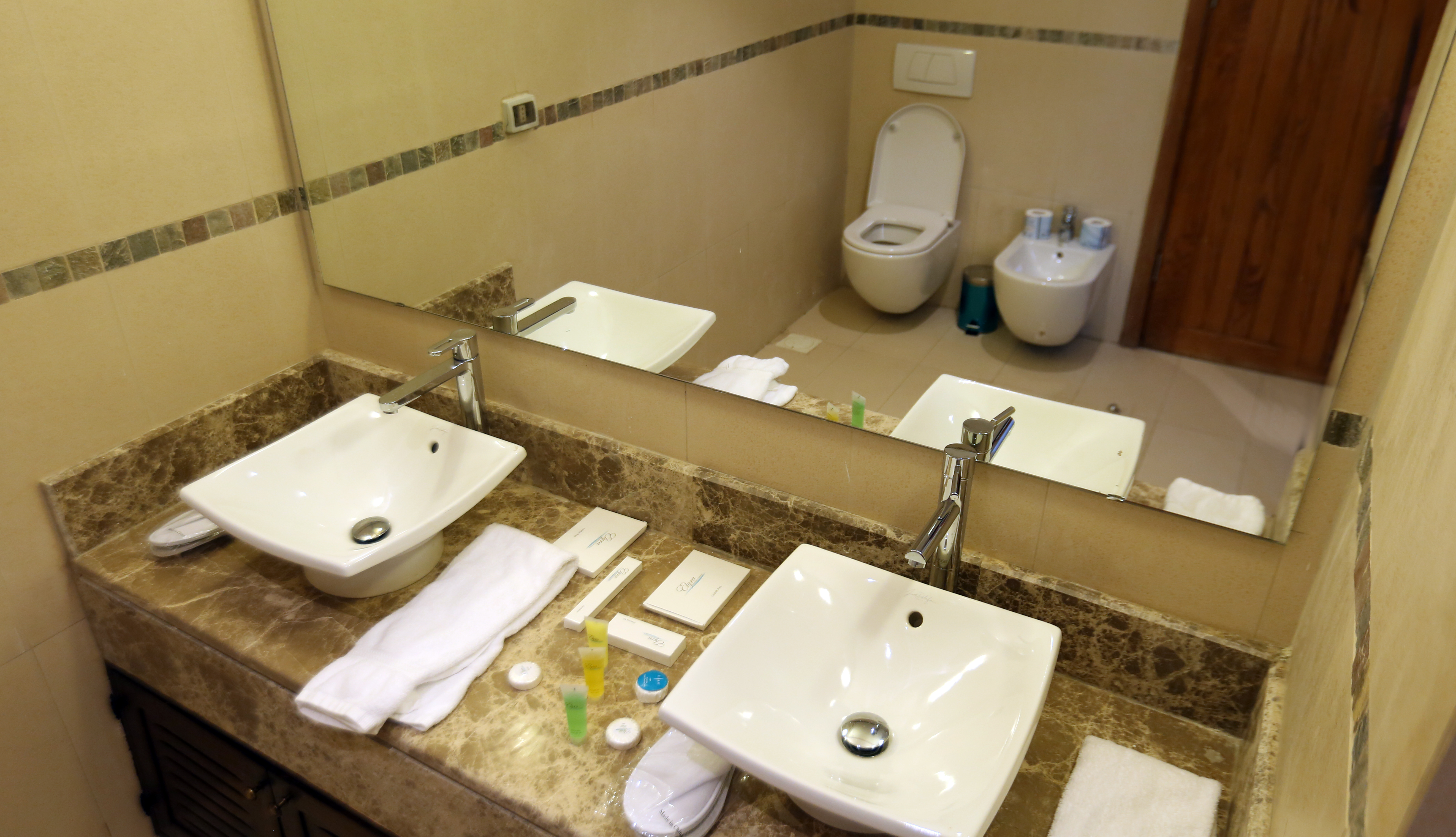 Villa Three Bedrooms with More Than Three Bathrooms