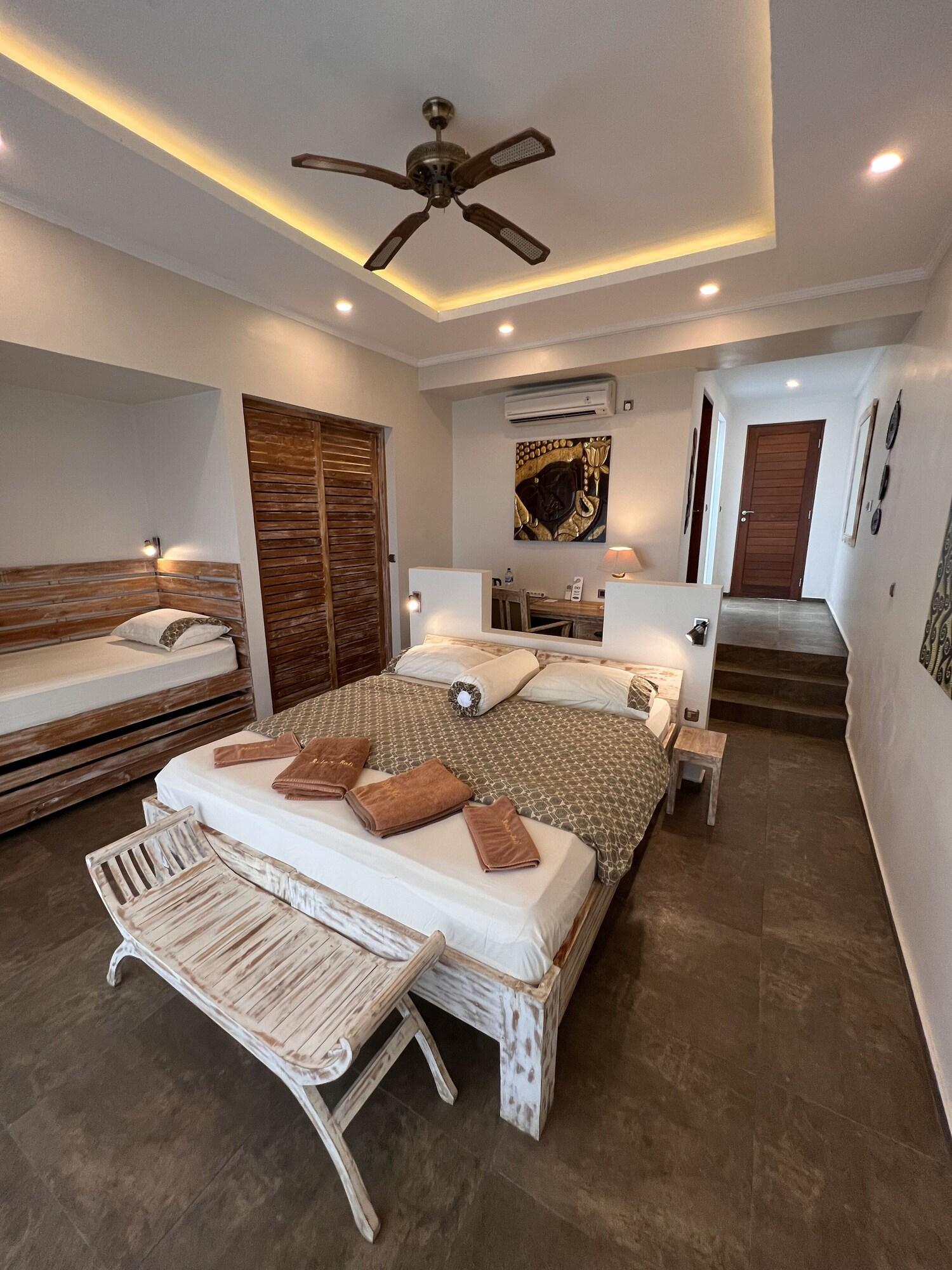 Bungalow Queen Size Bed