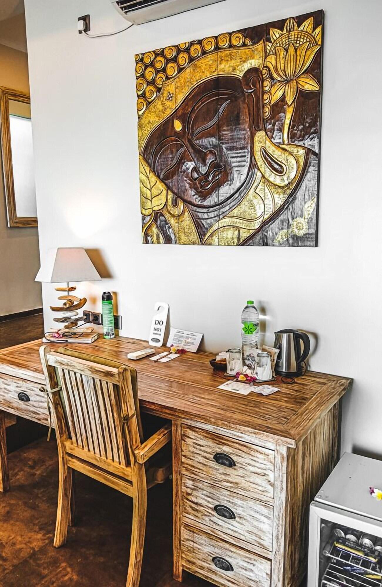 Bungalow Queen Size Bed