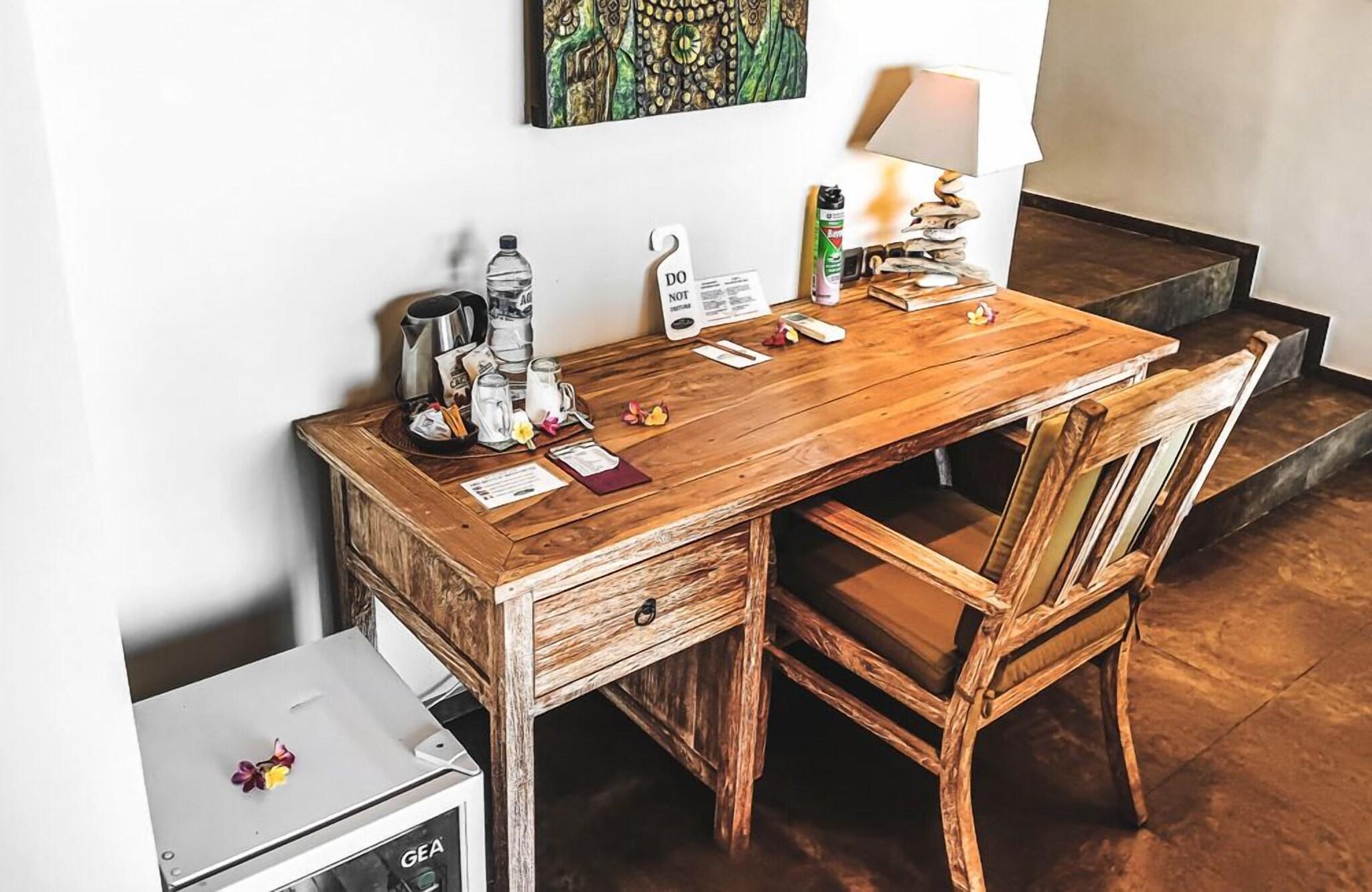 Bungalow Queen Size Bed