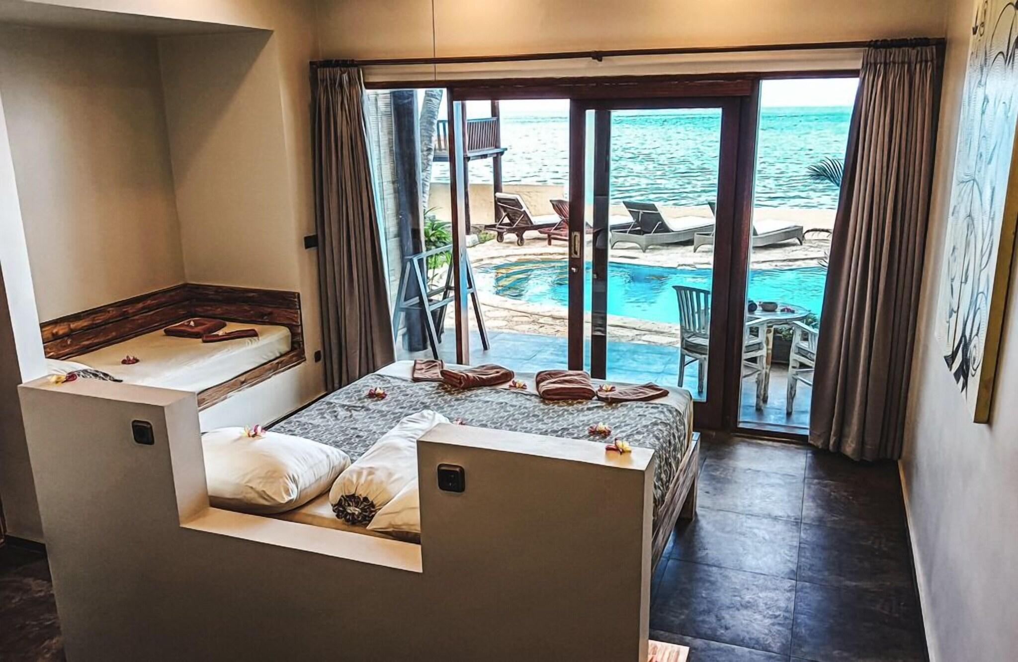 Bungalow Queen Size Bed