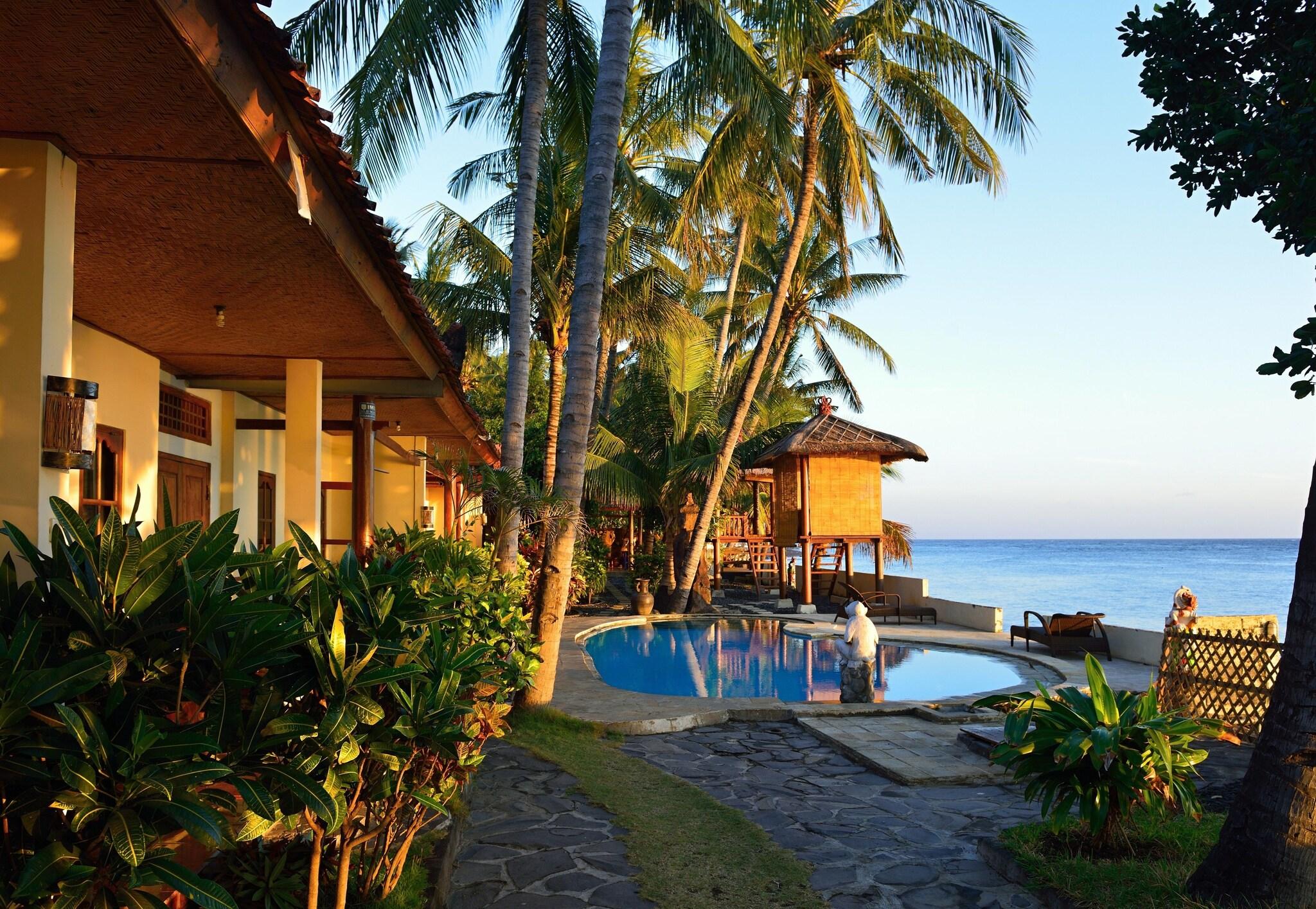 Bungalow Queen Size Bed