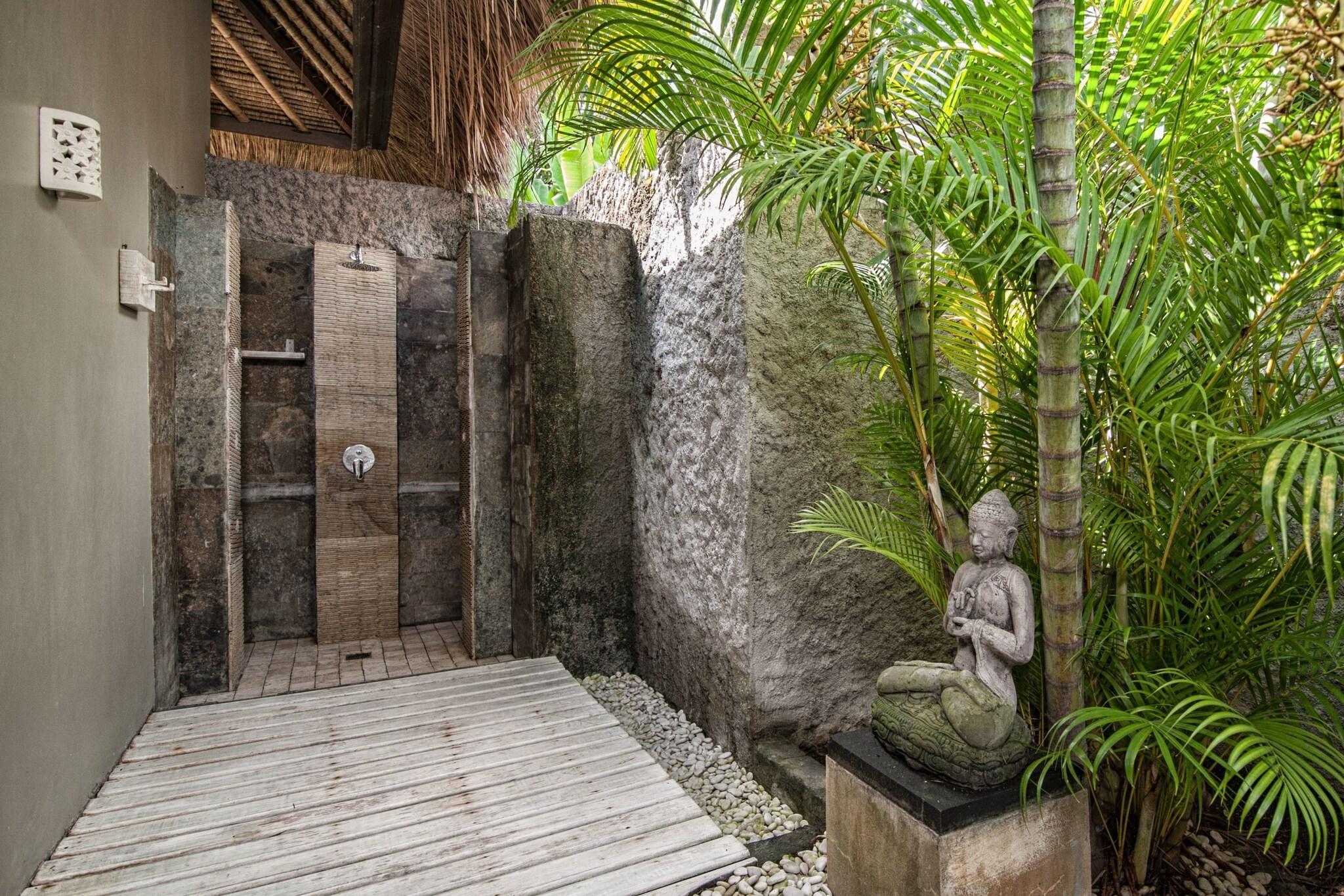 Bungalow Deluxe Queen Bed