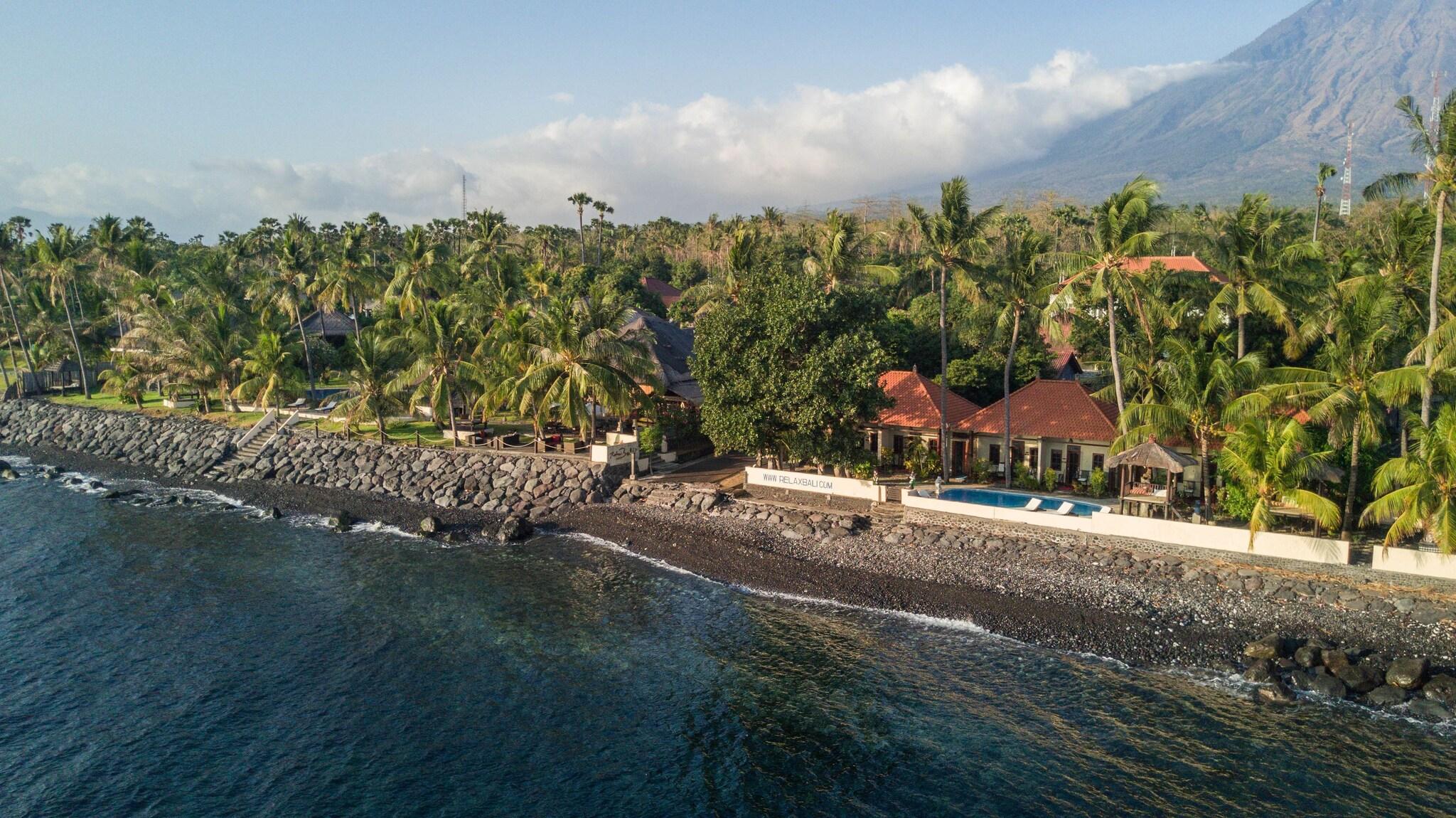 Bungalow Queen Size Bed