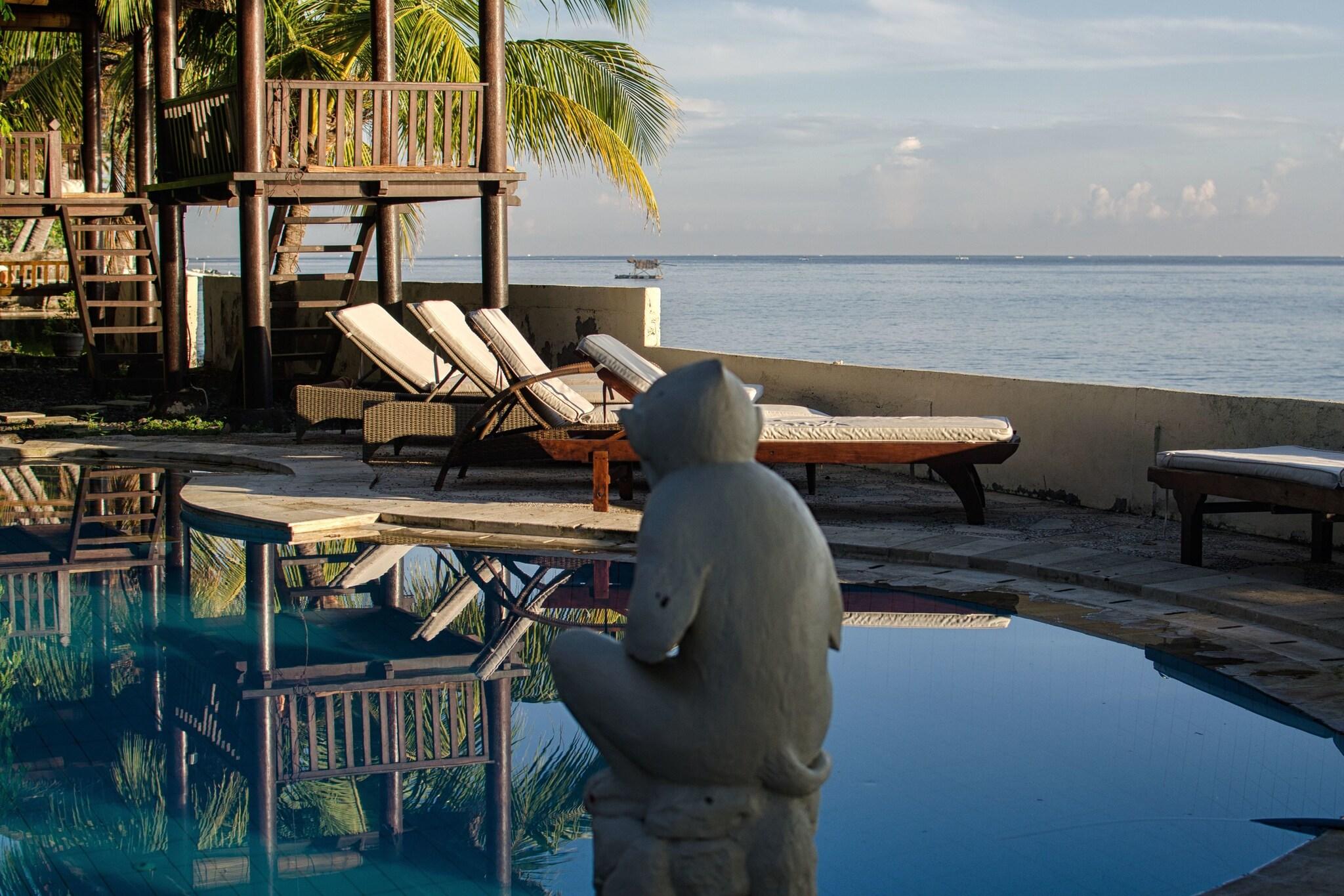 Bungalow Queen Size Bed