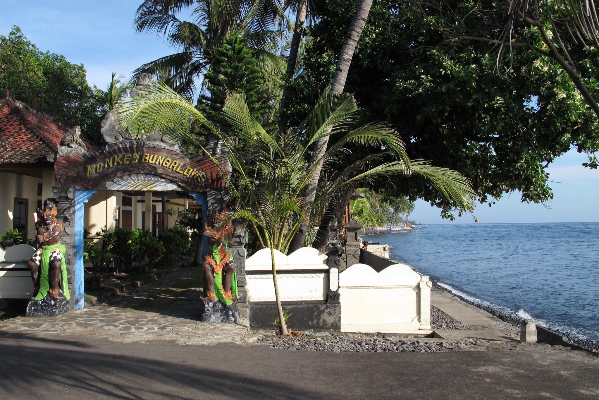 Bungalow Queen Size Bed