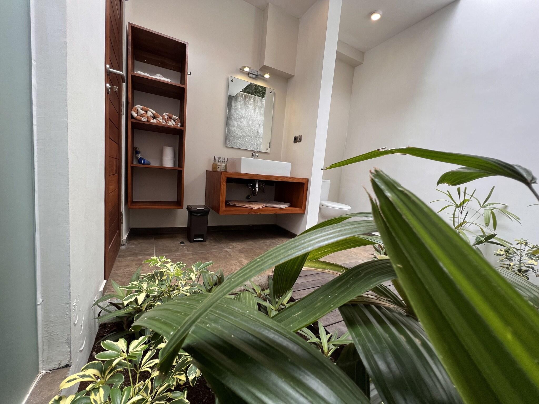 Bungalow Queen Size Bed