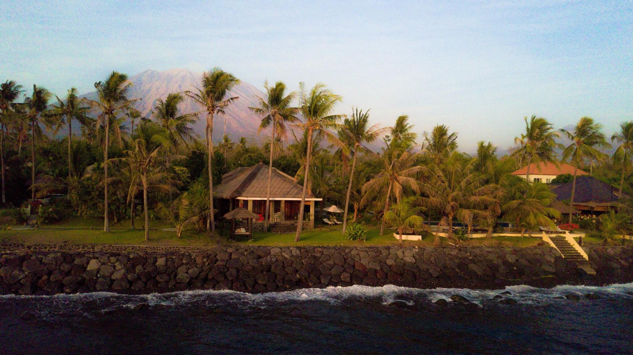 Bungalow Deluxe Queen Bed