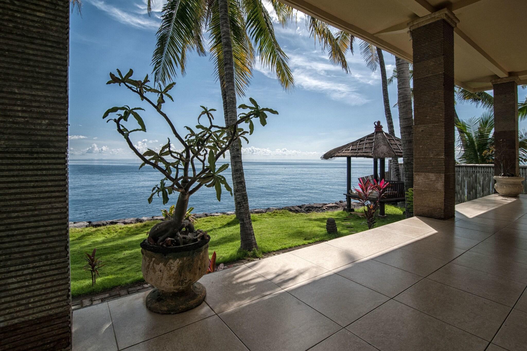 Bungalow Deluxe Queen Bed