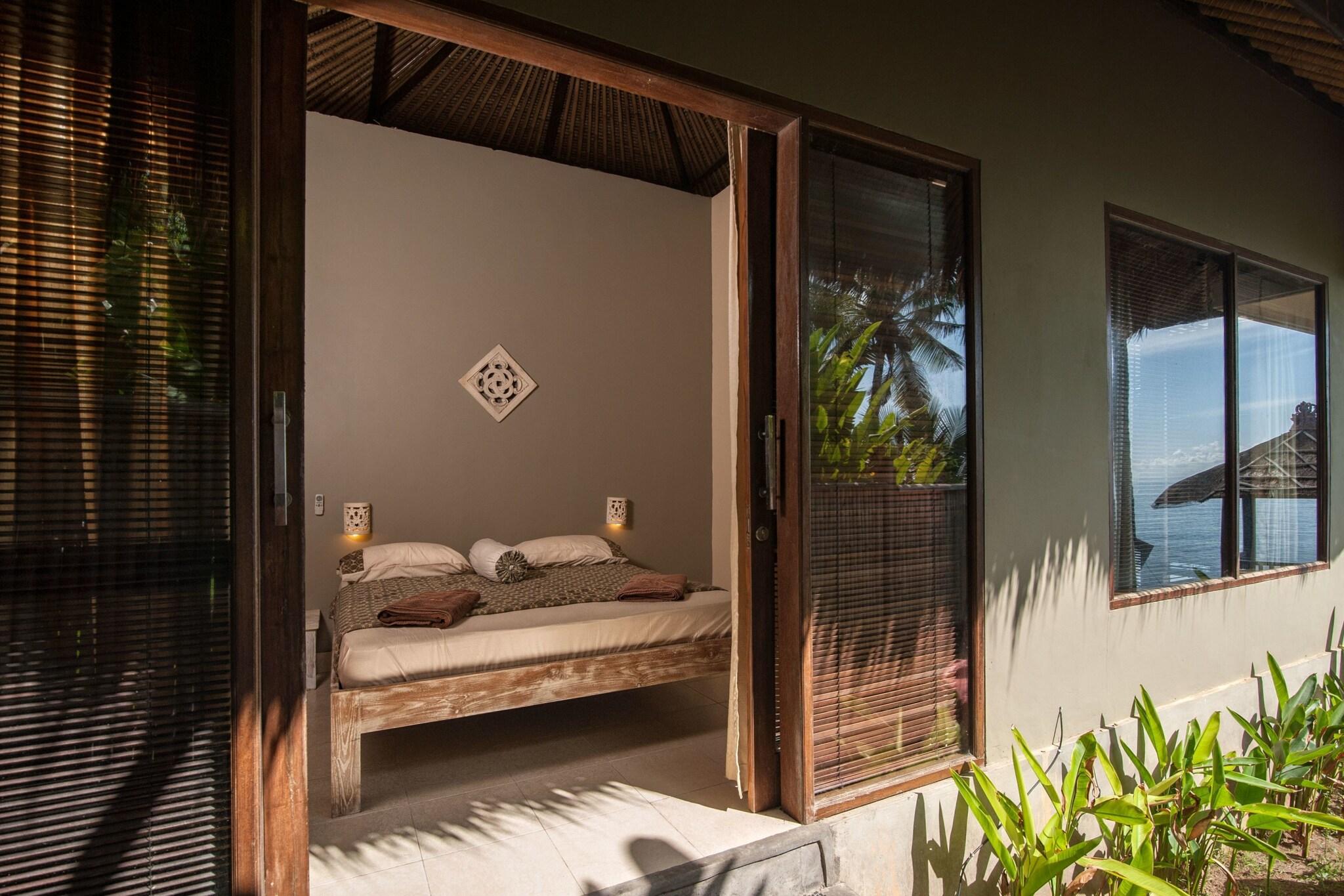 Bungalow Deluxe Queen Bed