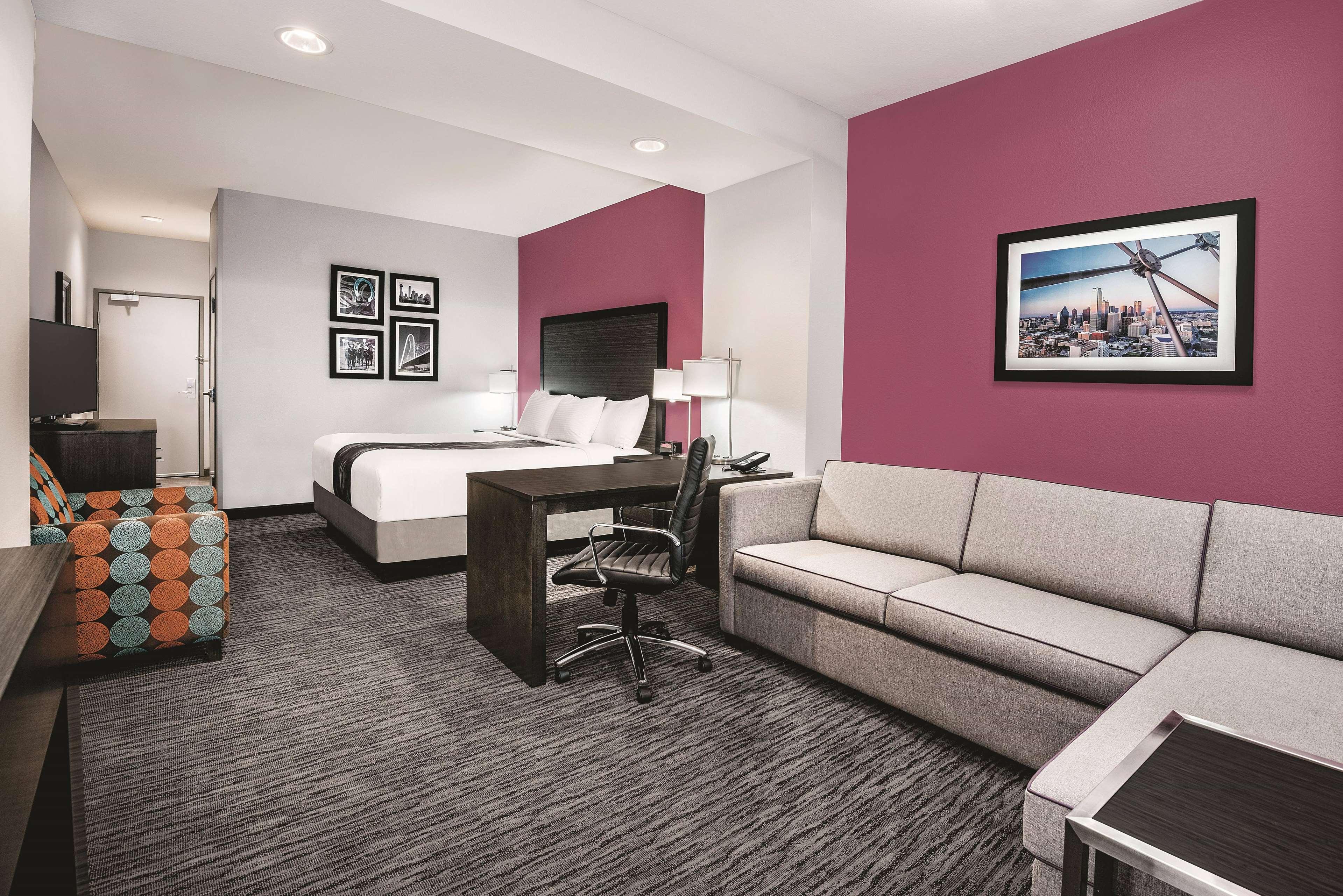 Suite Deluxe King Bed