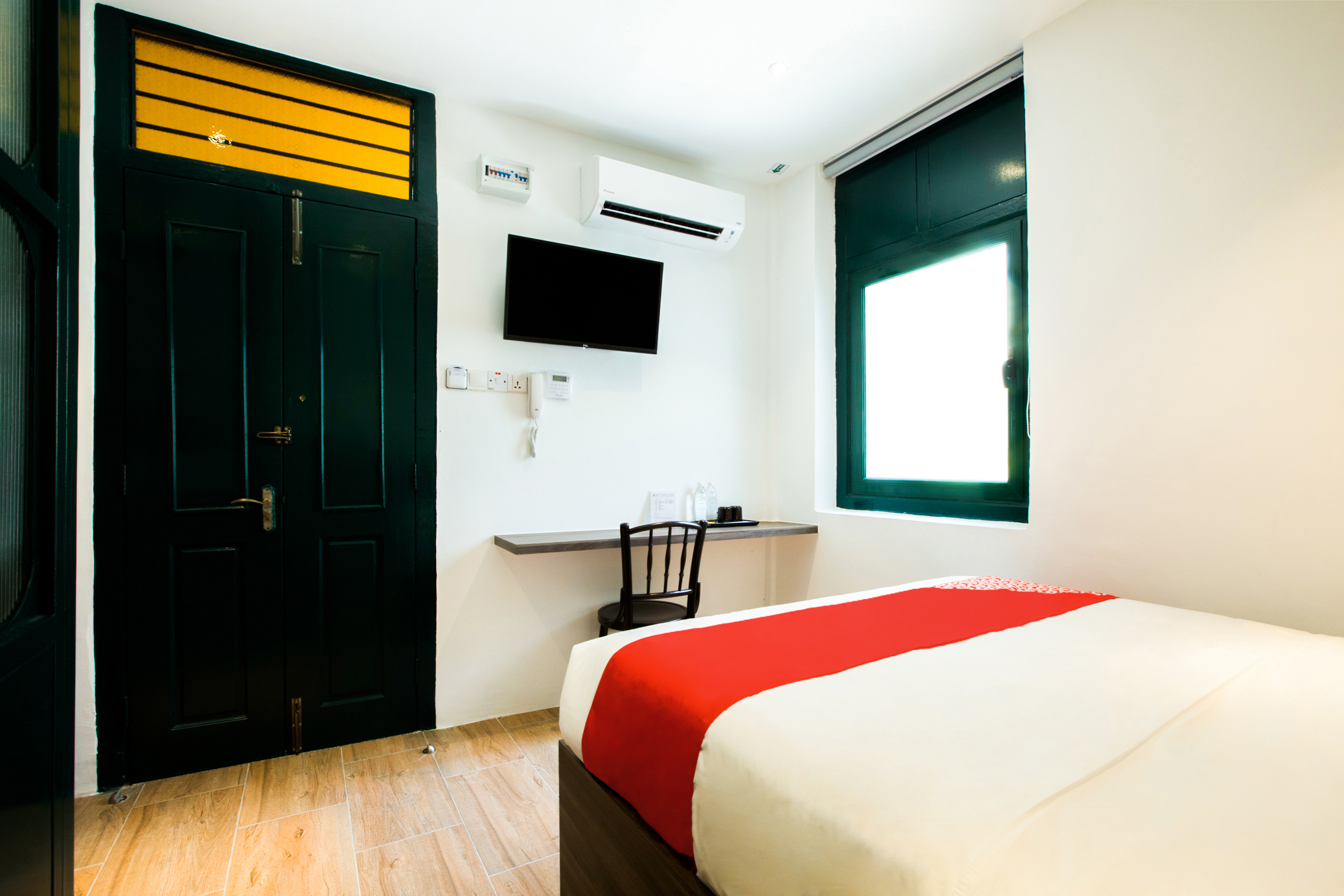 Double Deluxe Queen Bed