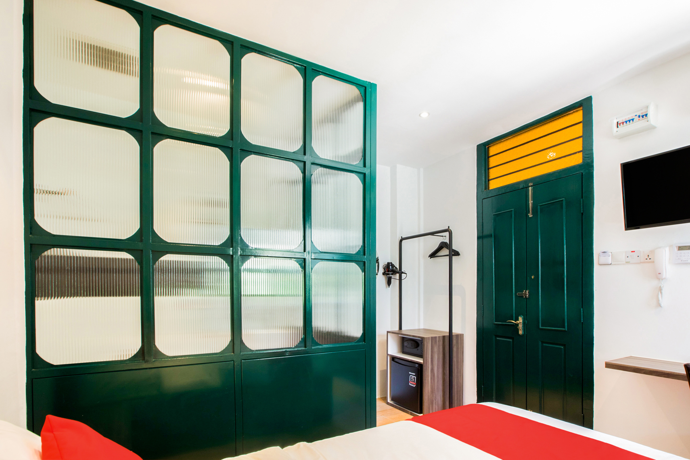 Double Deluxe Queen Bed