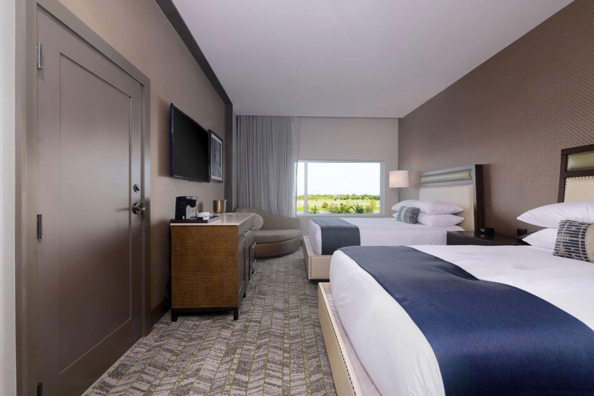 Quadruple Two Queen Beds Premium